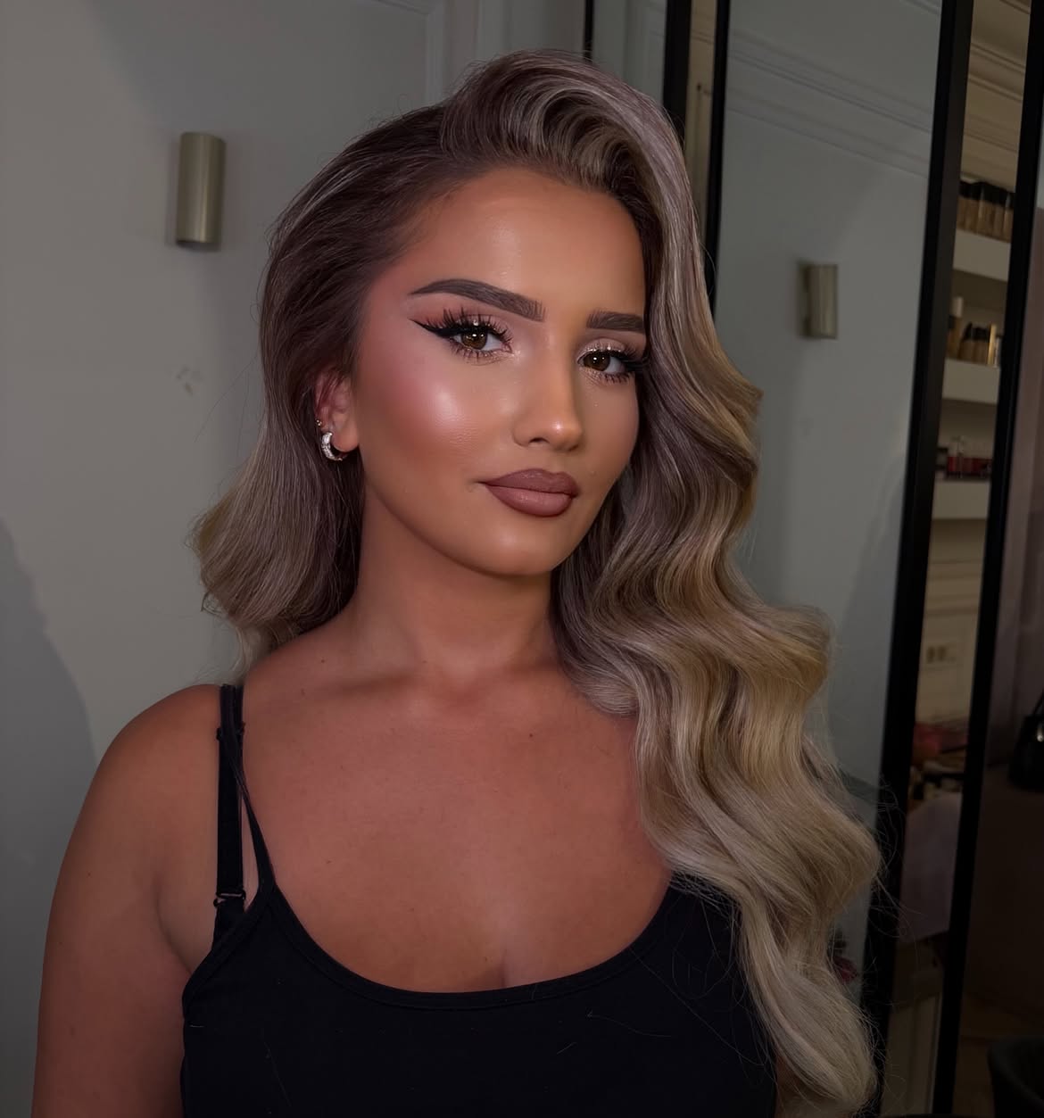 Voluminous Deep Side Part Hollywood Waves