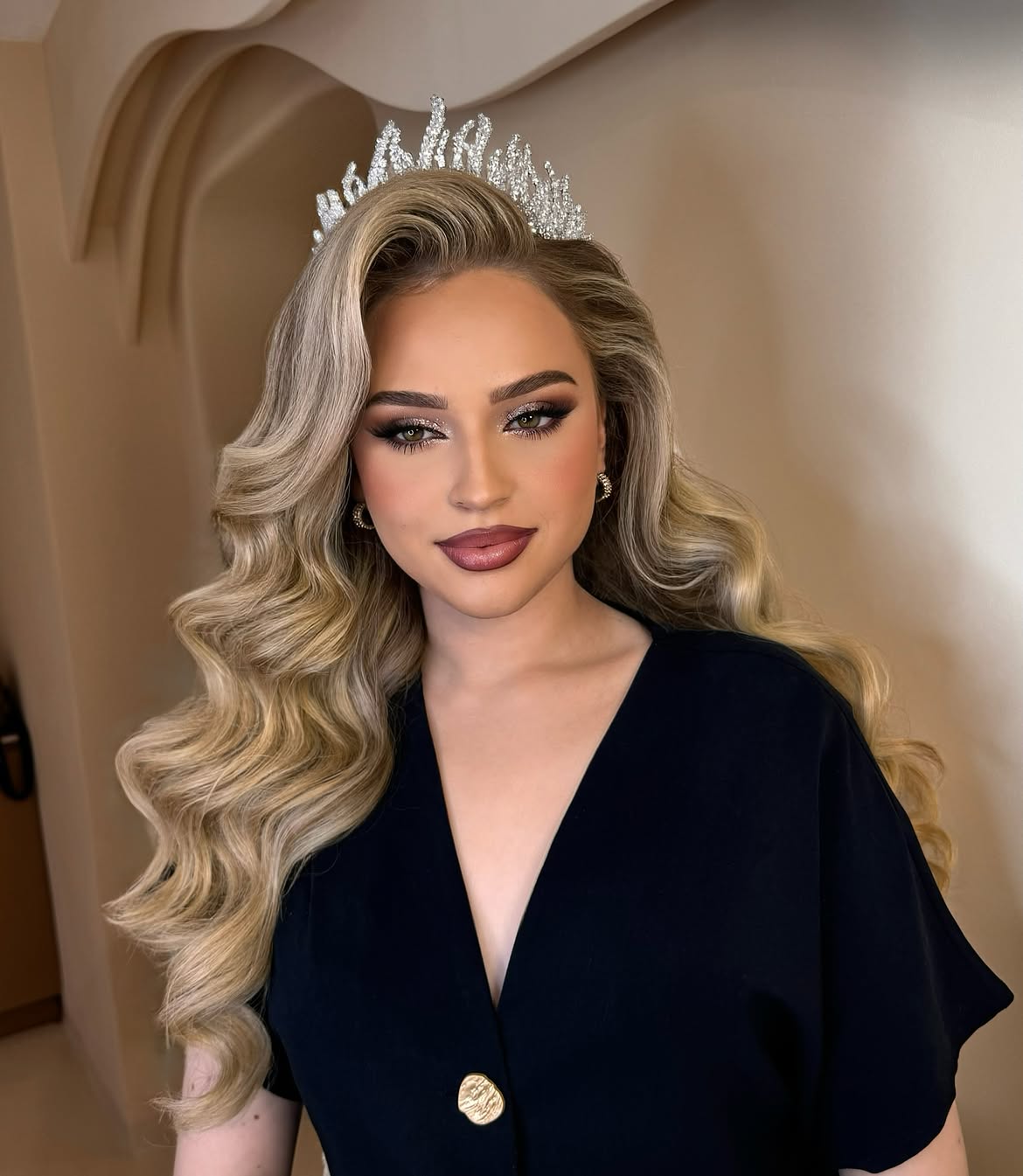 Voluminous Hollywood Waves With Deep Side Part