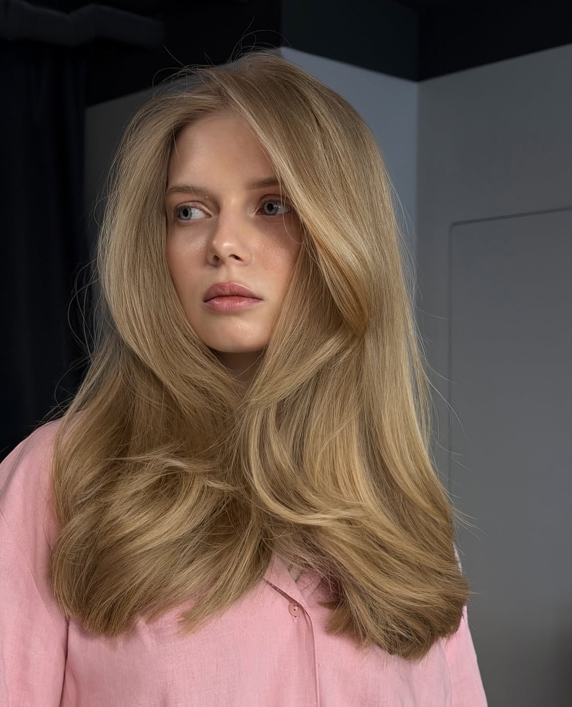 Voluminous Honey Blonde Layered Cut