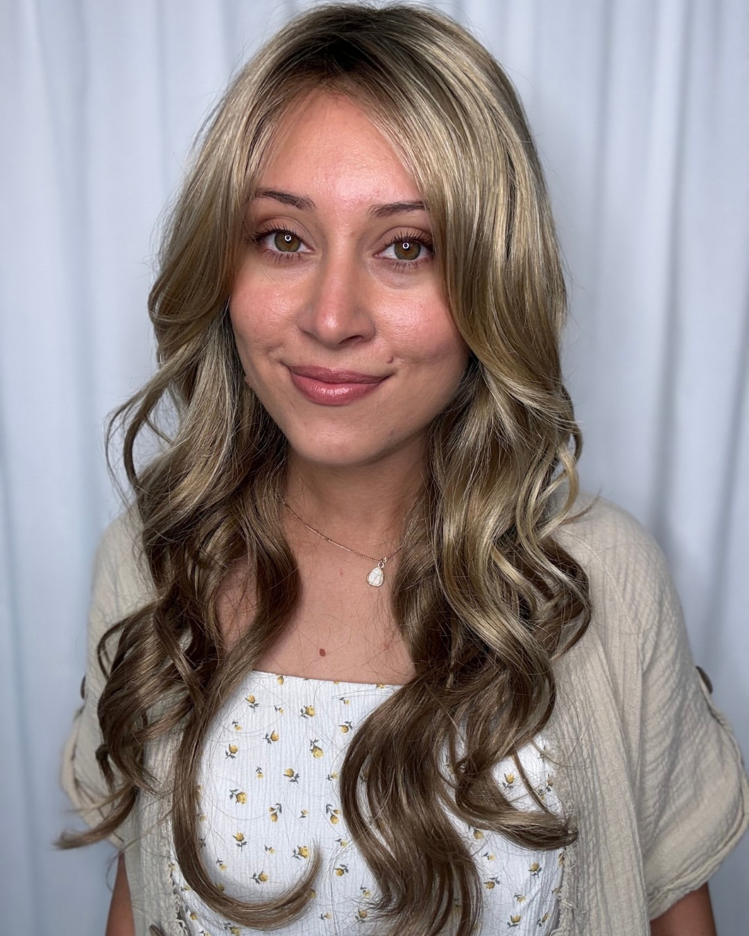 Voluminous Honey Blonde Waves with Face-Framing Layers