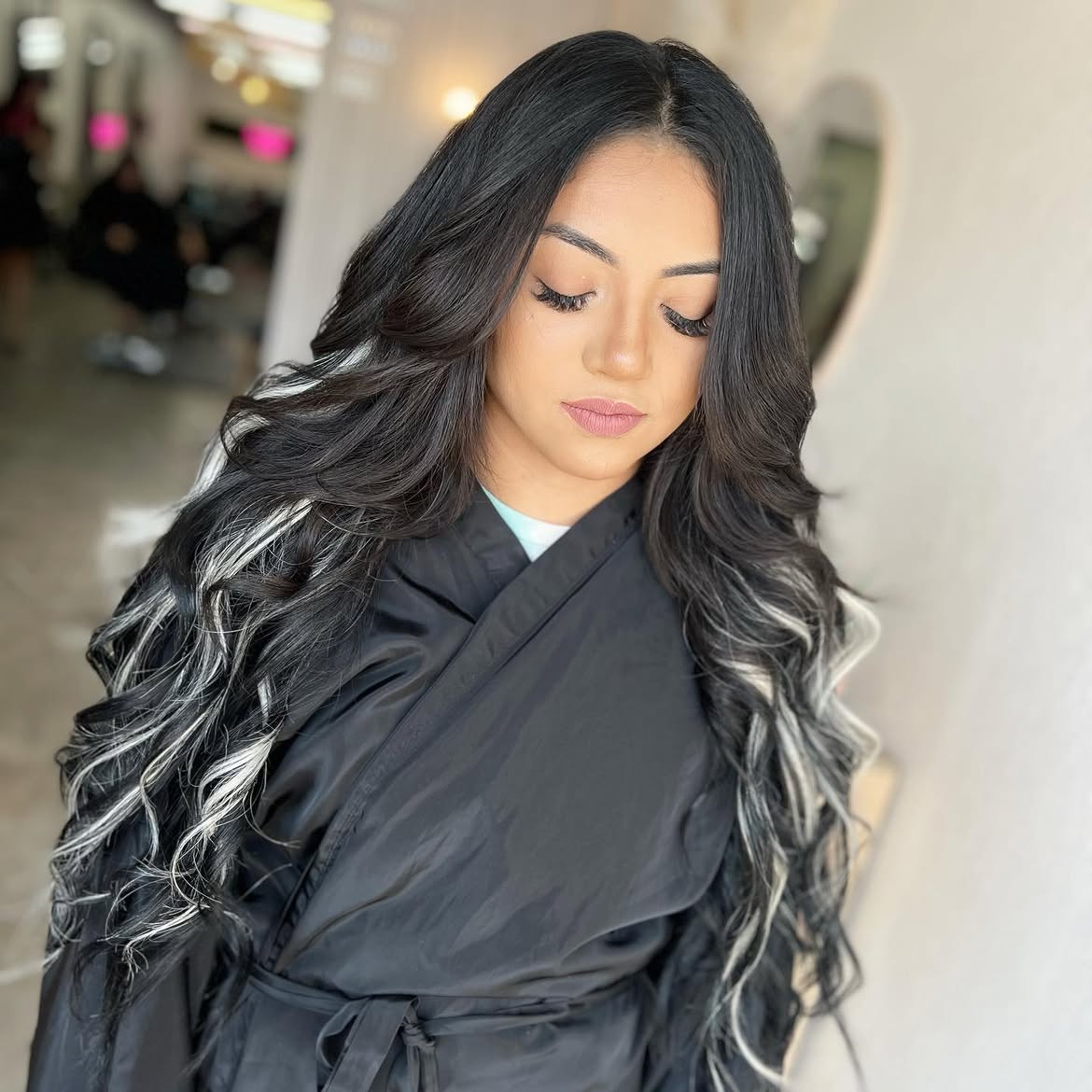 Voluminous Long Waves With High Contrast Silver Highlights