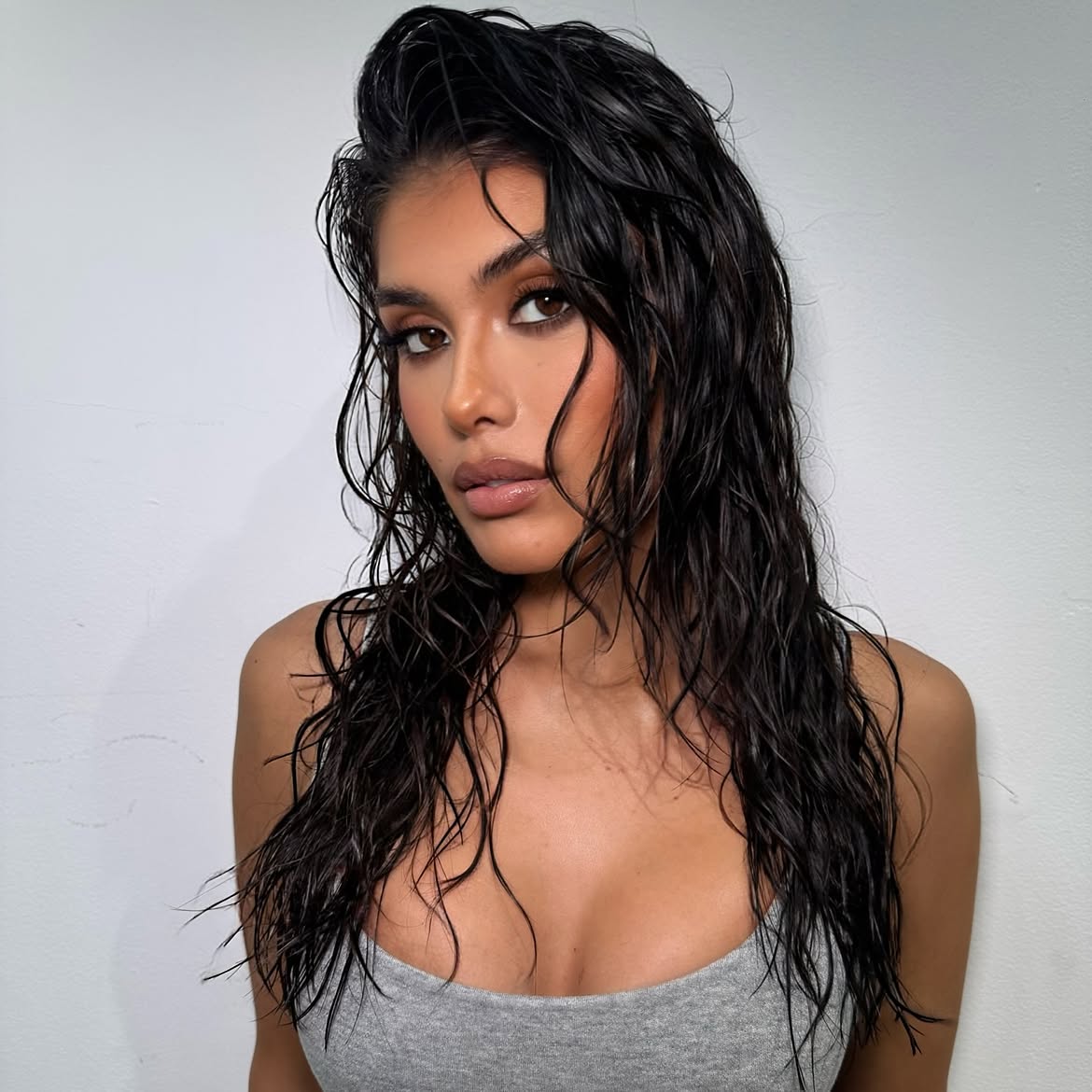 Wet Look Deep Side Part With Textured Layers