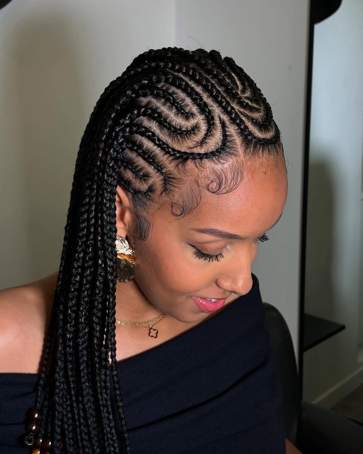 Artistic Feed-In Braids With Defined Edges