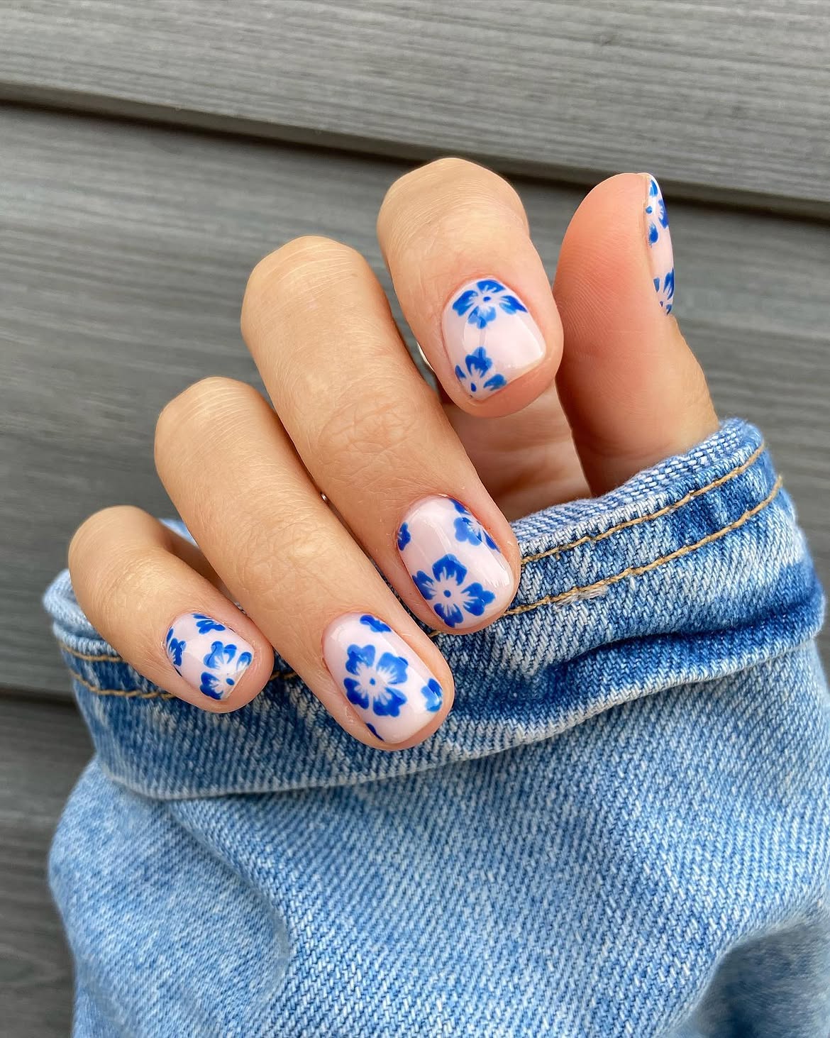 Blue Floral Print Glossy Short Oval Nails