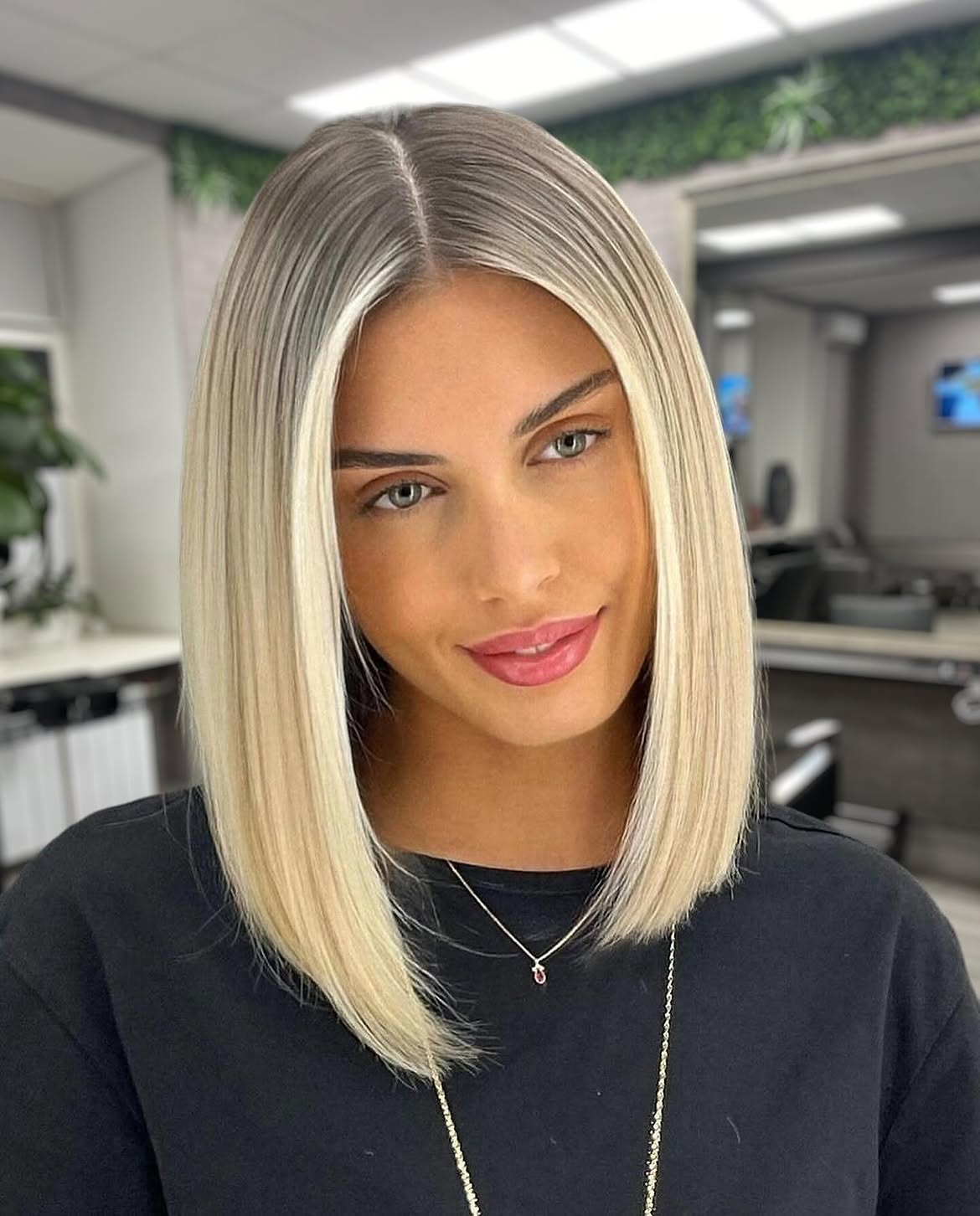 Blunt Blonde Lob With Bright Money Piece