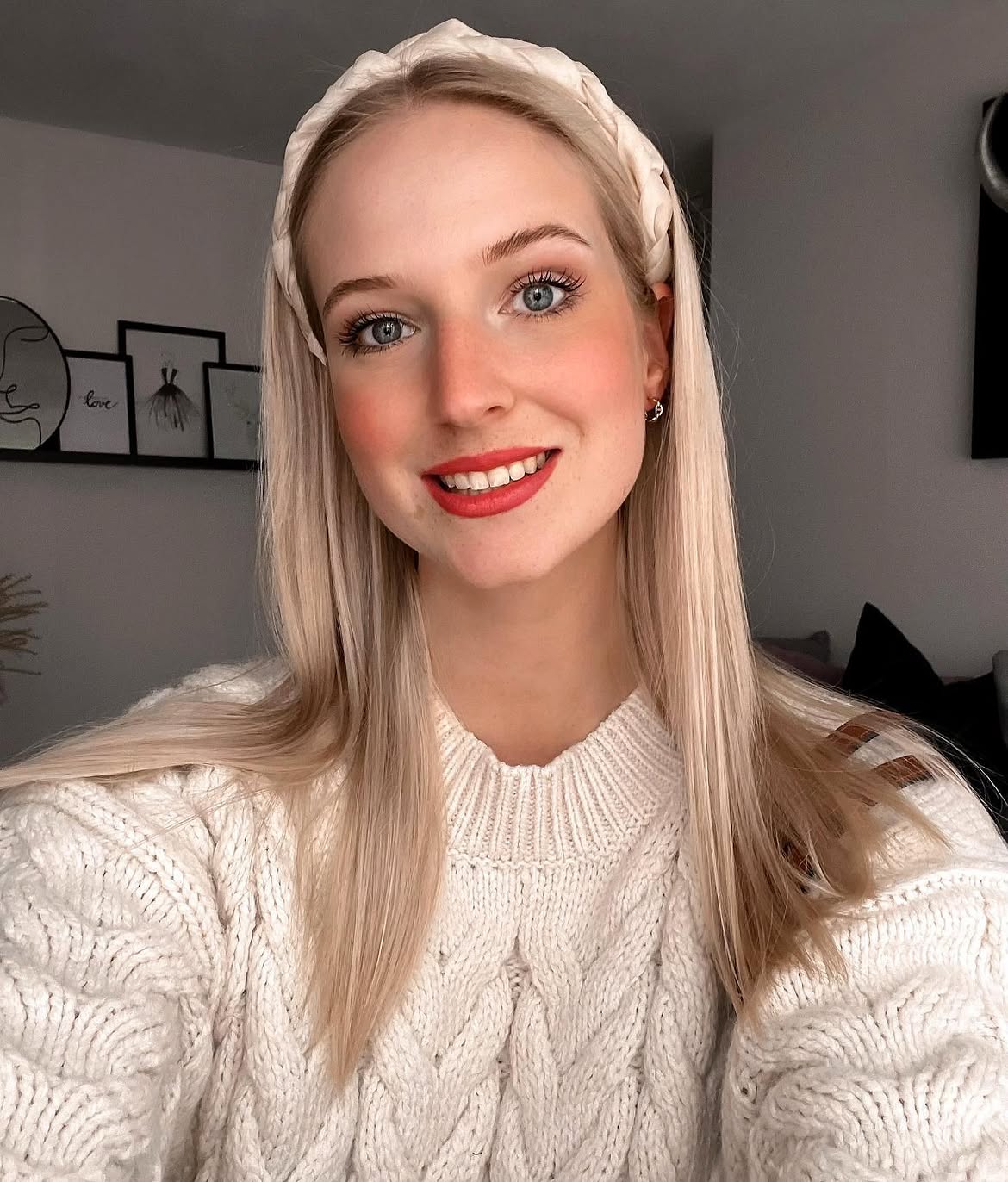 Blunt Platinum Straight Hair With Padded Headband