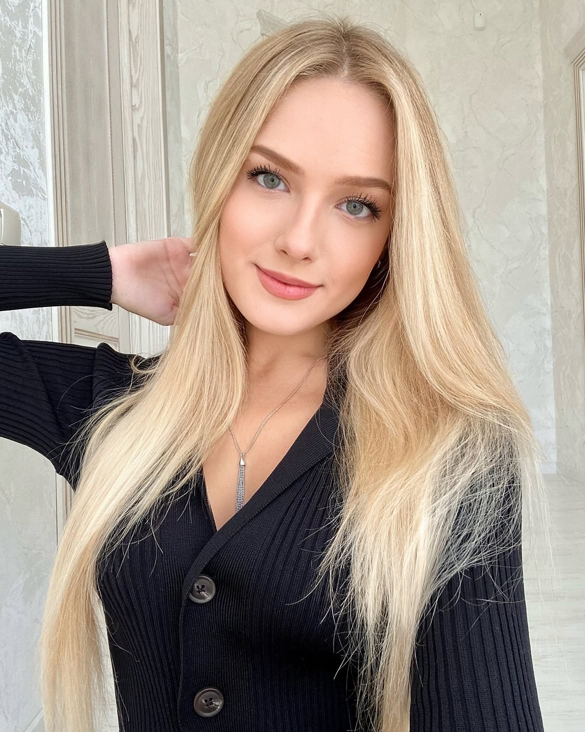 Bright Neutral Blonde With Sleek Straight Finish