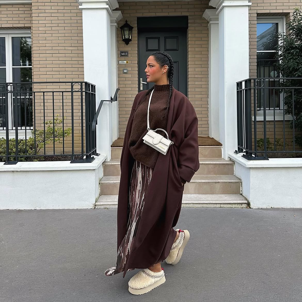 Chic Monochromatic Brown Coat With Platform Slippers