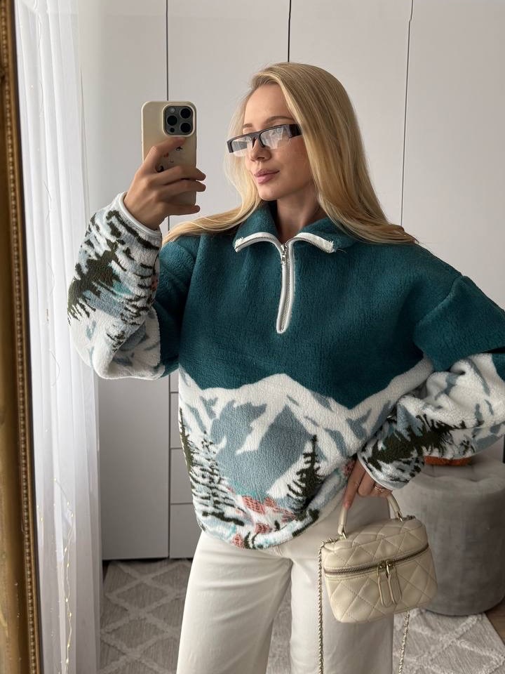 Cozy Fleece Pullover With Crisp White Jeans