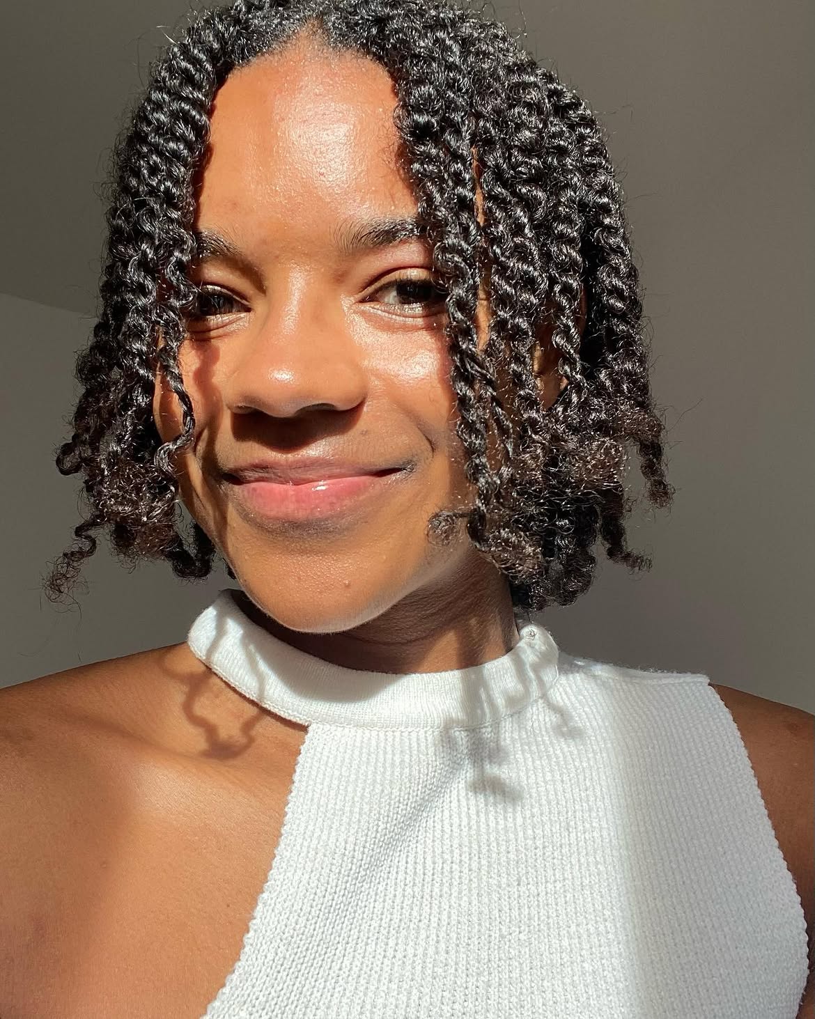 Defined Mini Twists With Springy Ends
