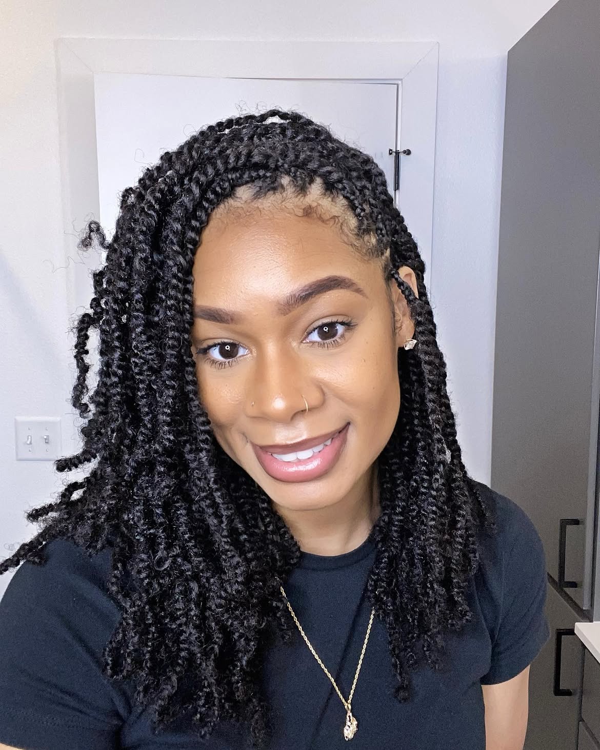 Defined Spring Twists With Natural Hairline
