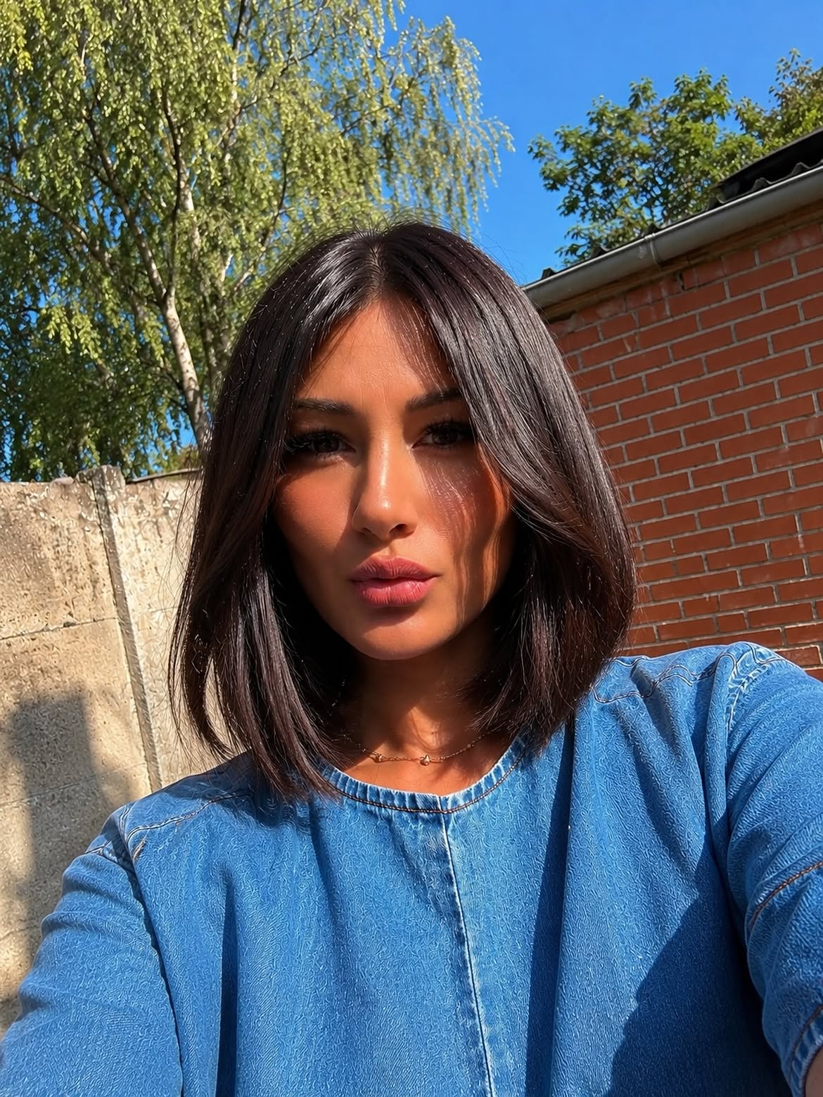 Effortless Collarbone Bob With Soft Face-Framing Layers