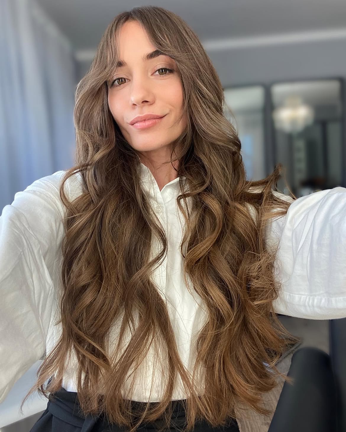Effortless Long Waves With Face-Framing Curtain Bangs