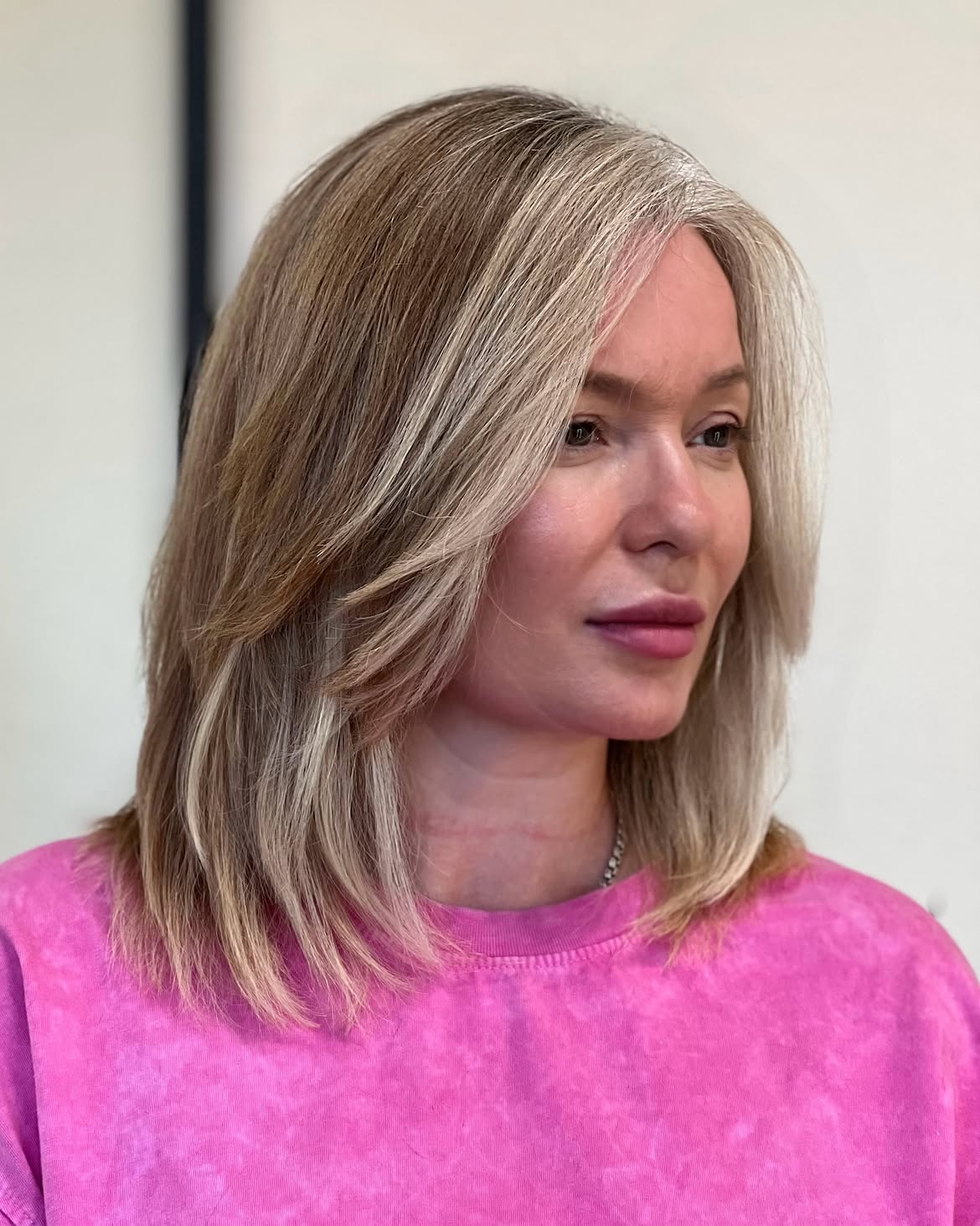 Face-Framing Layers With a Textured Collarbone Cut