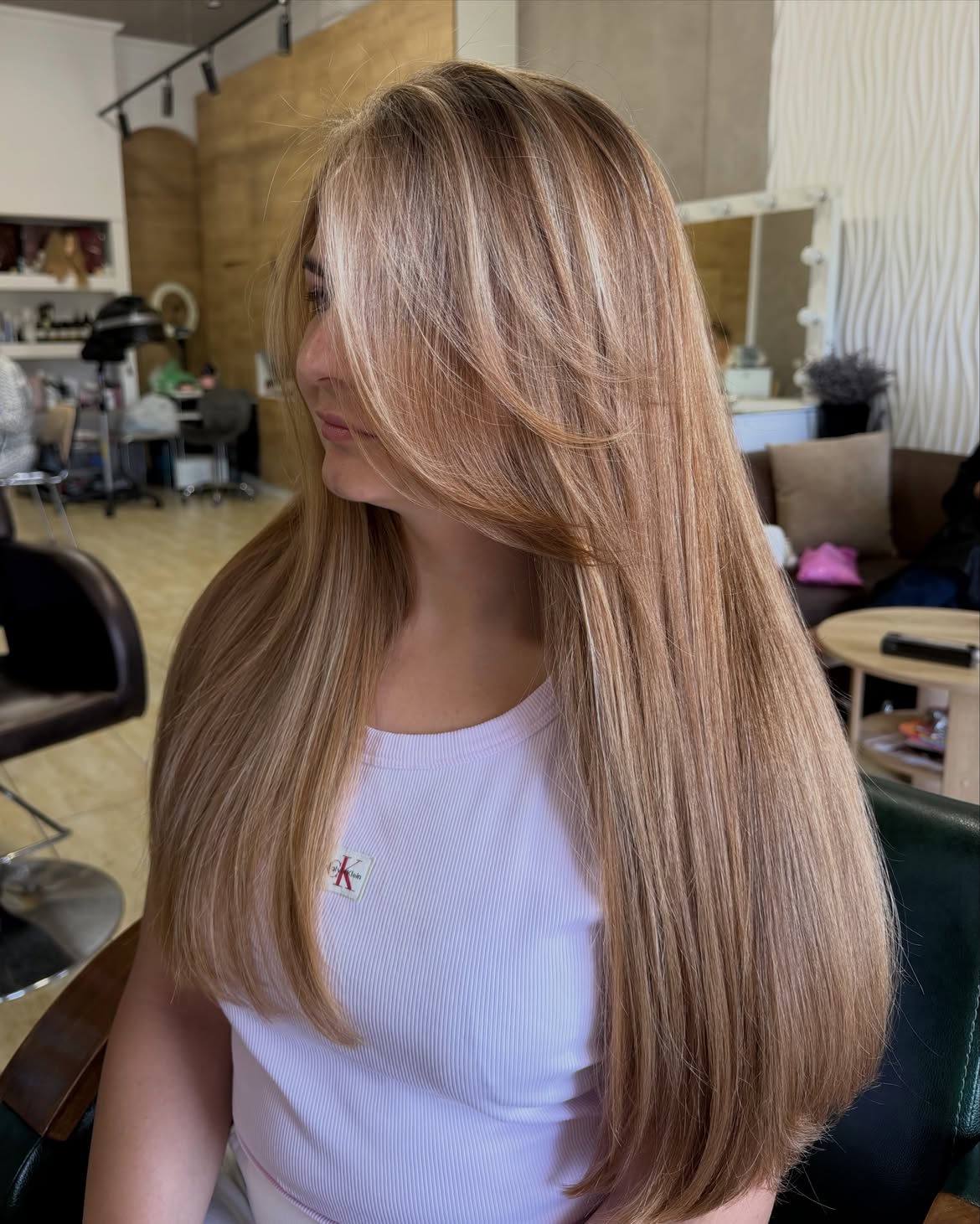 Face-Framing Layers With Warm Blonde Highlights