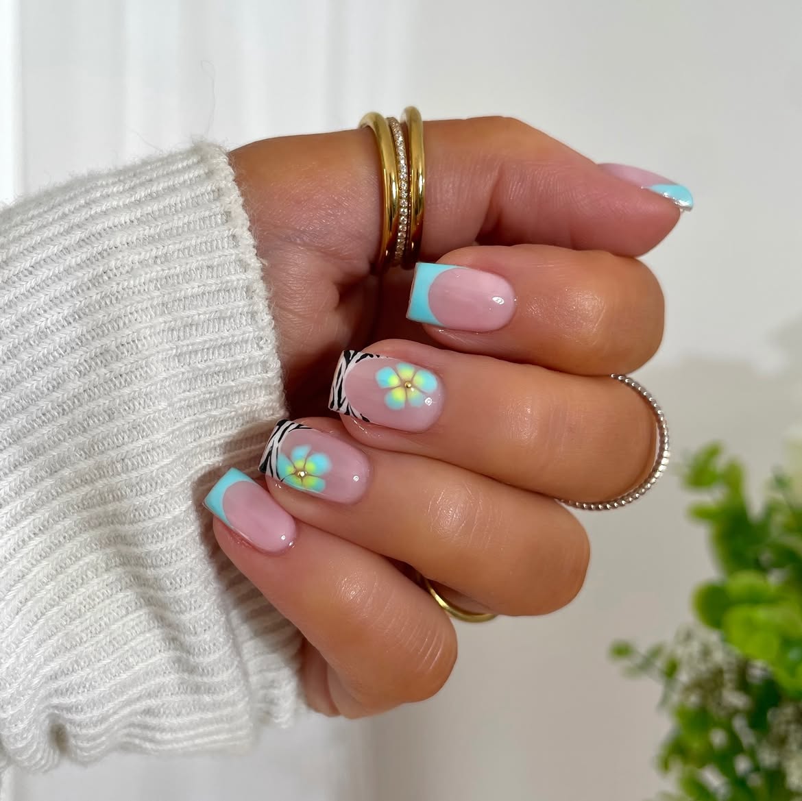 French Tip Flower Accent with Zebra Detail