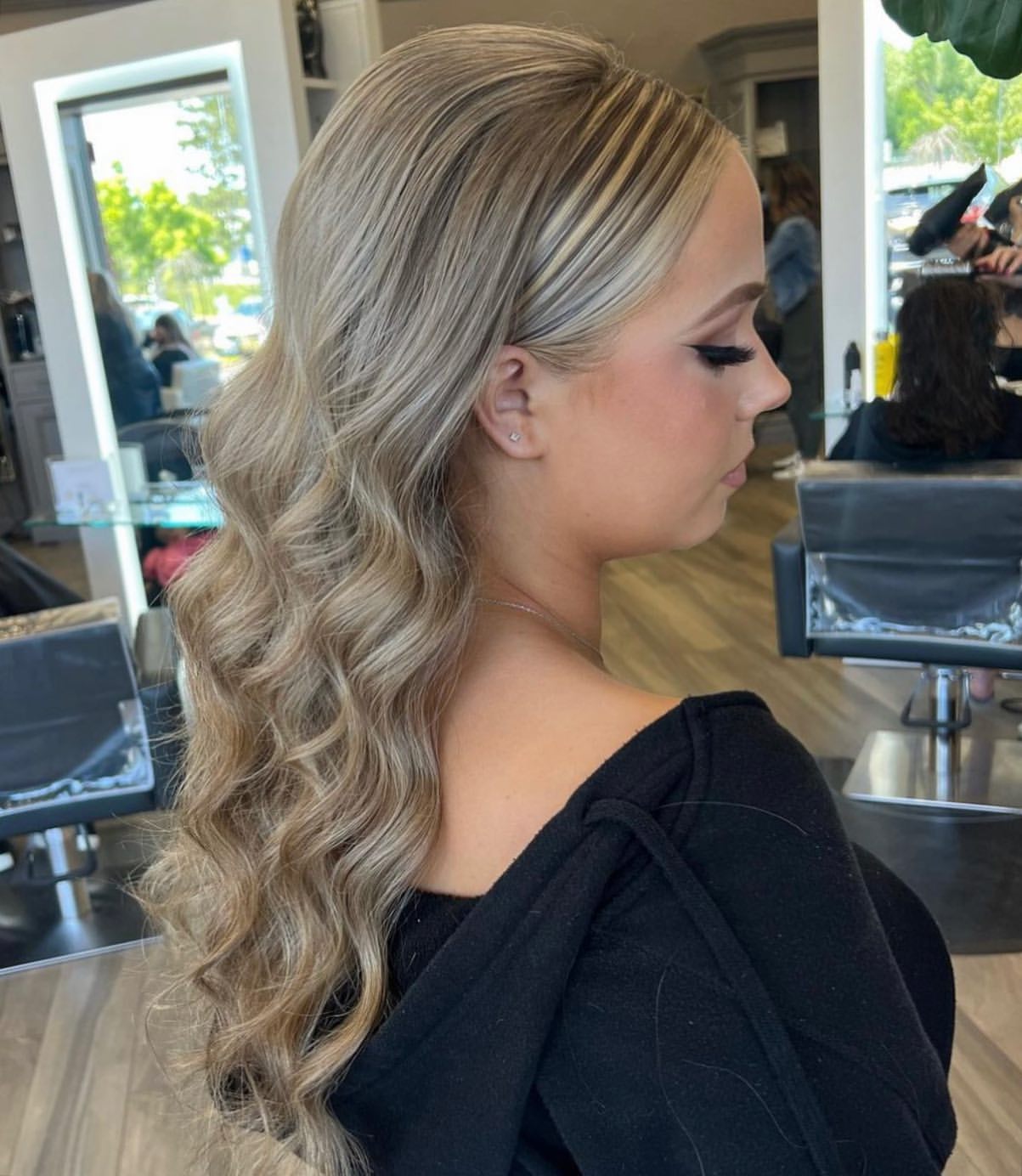 Glamorous Hollywood Waves With Honey Blonde Highlights
