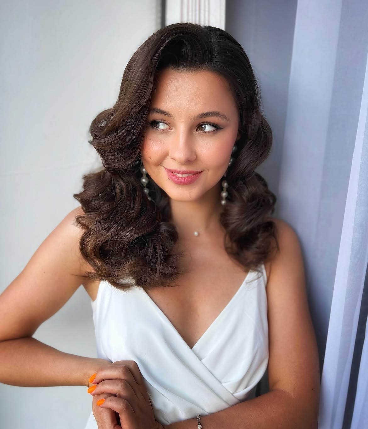 Glamorous Hollywood Waves With Rich Espresso Color
