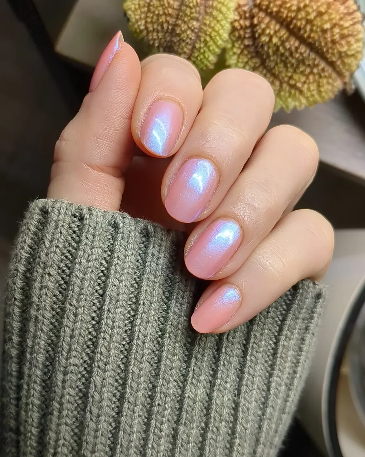 Iridescent Pink Shimmer Medium Round Nails