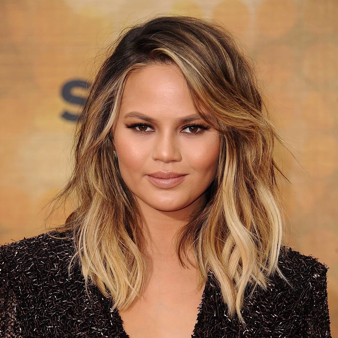 Lived In Honey Blonde Layers On Textured Lob