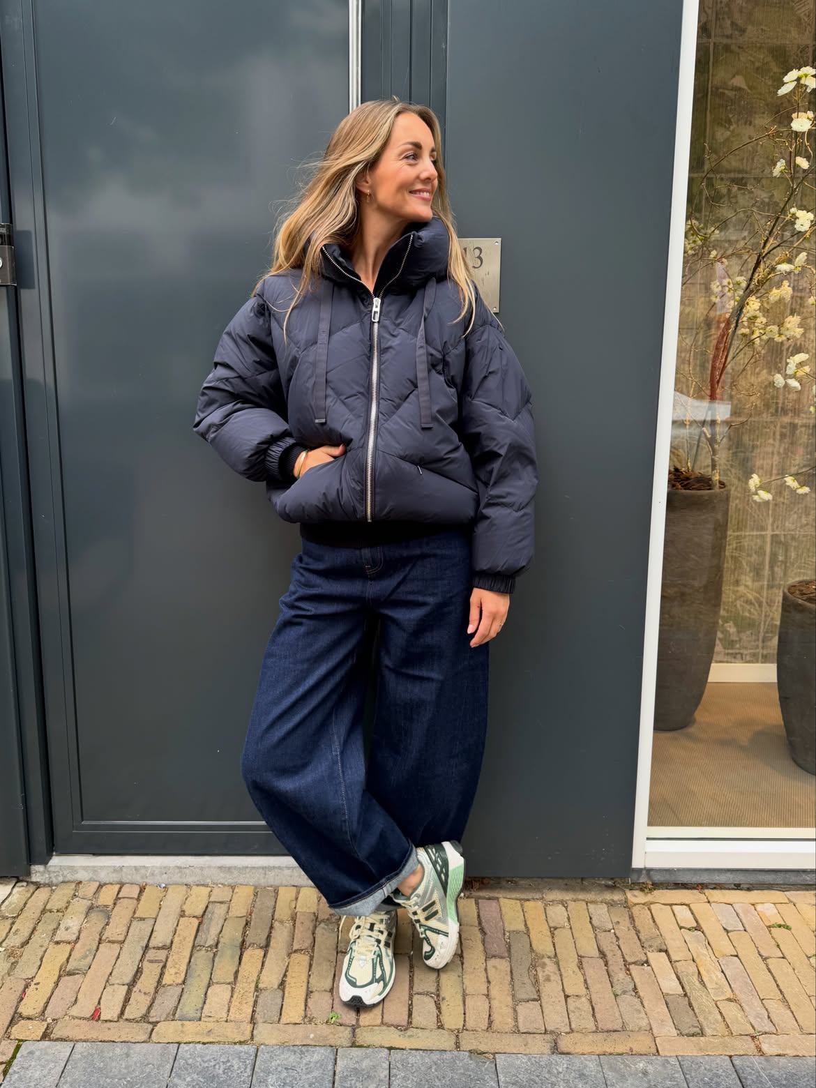 Navy Quilted Puffer Jacket And Dark Denim Sneakers Look