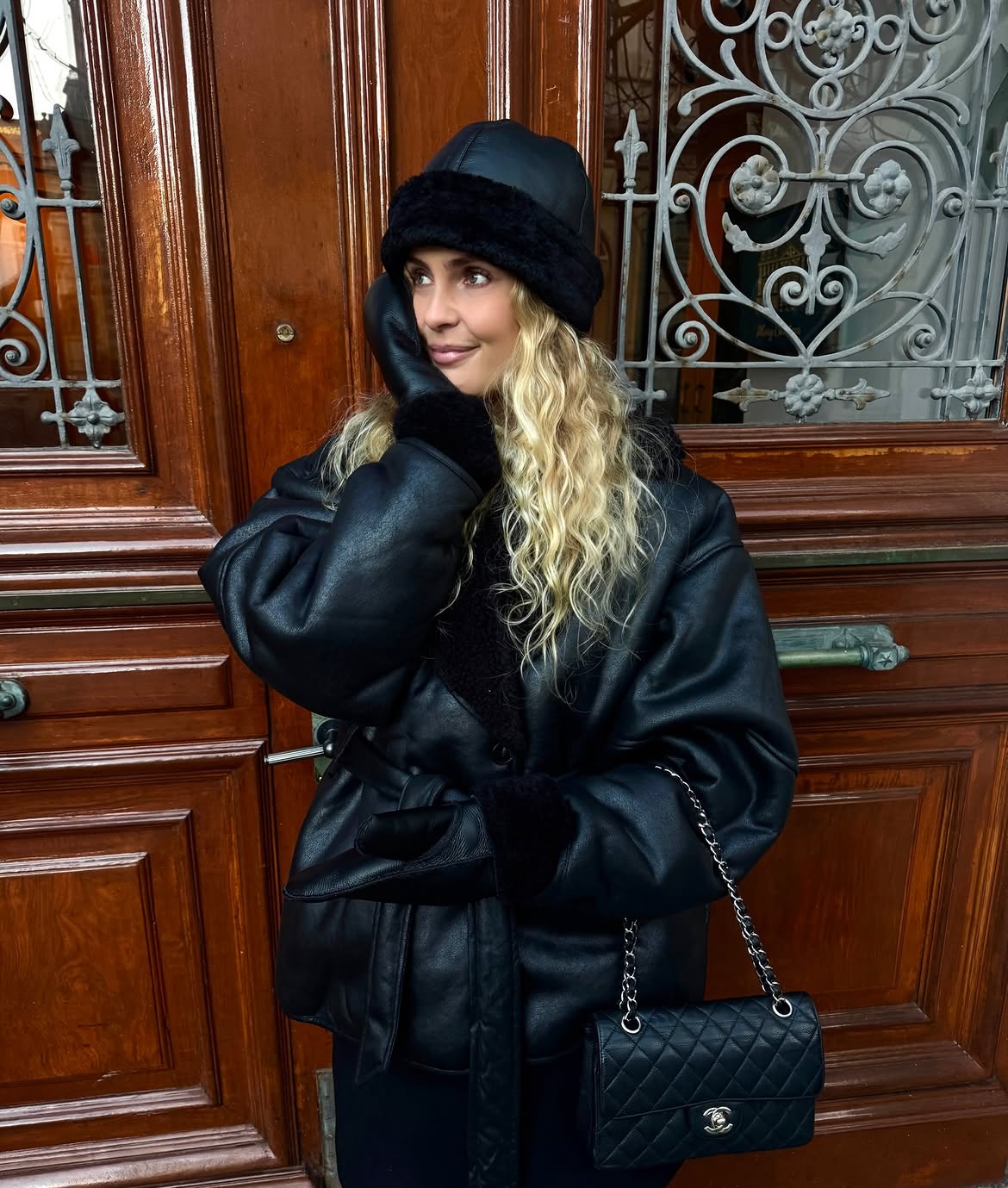 Oversized Shearling Jacket And Matching Winter Accessories