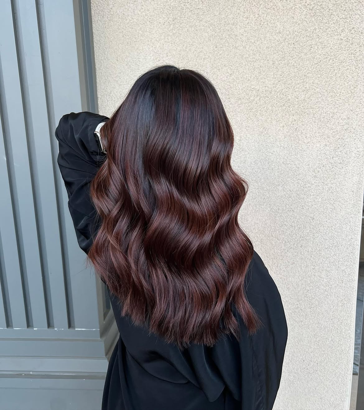 Rich Mahogany Waves With Subtle Red Undertones