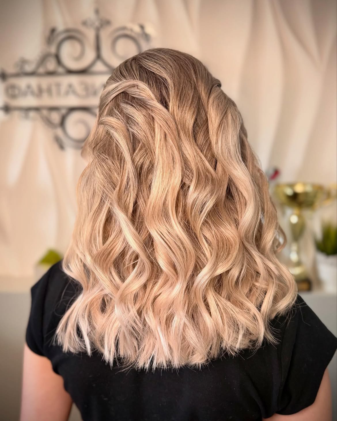 Sandy Blonde Beach Waves With Subtle Face Framing