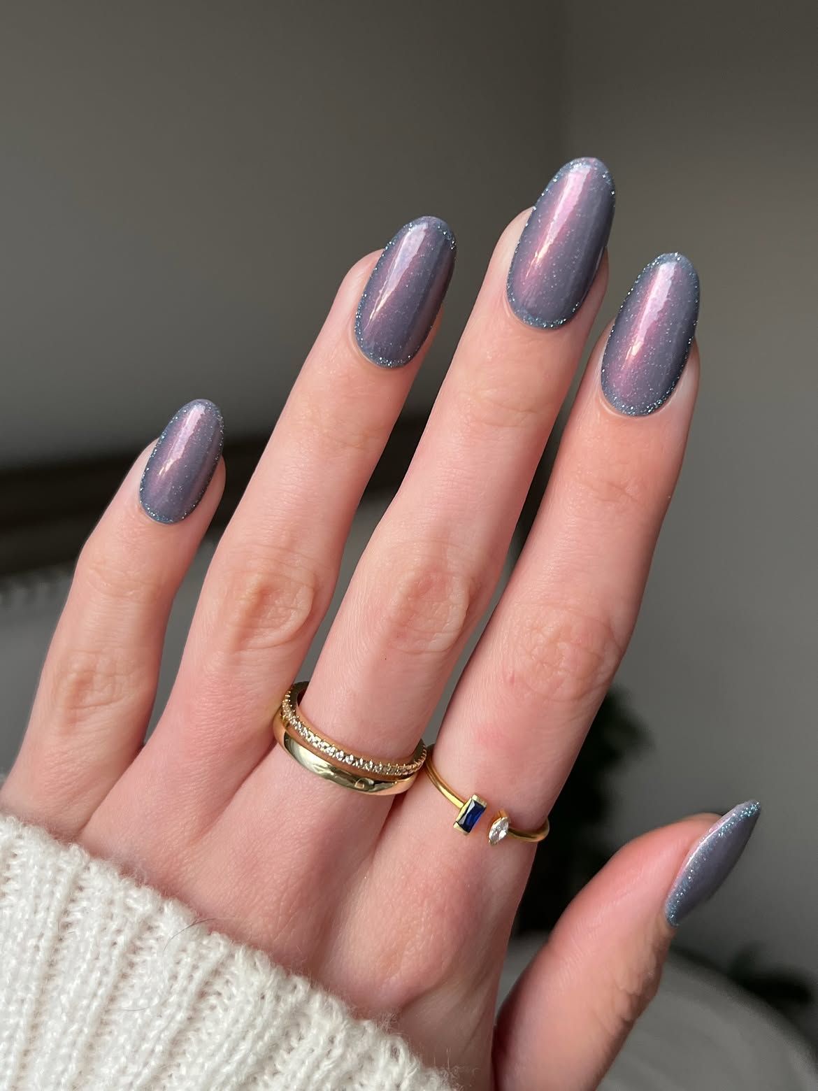 Shimmering Lilac Aura Oval Nails