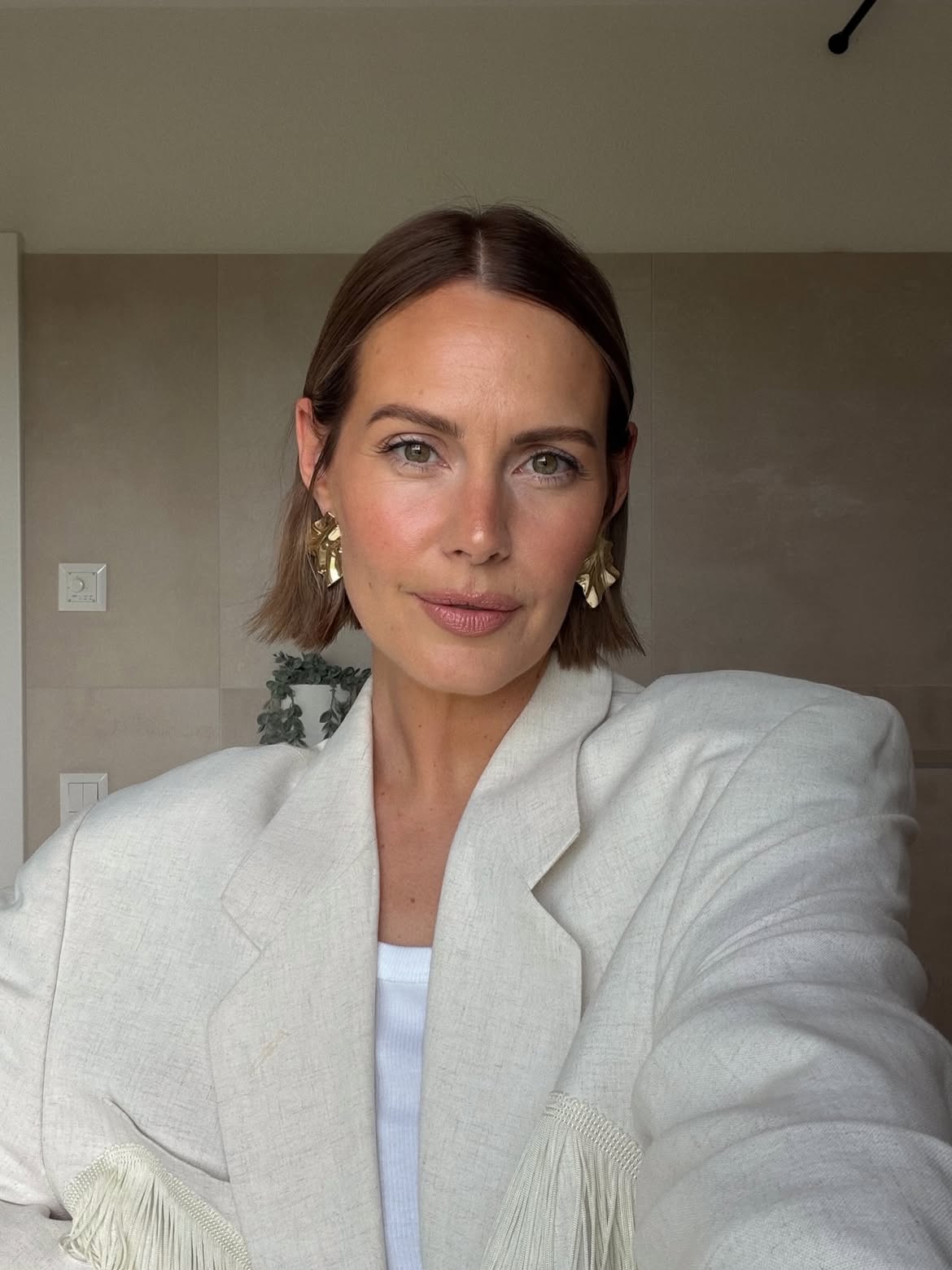 Sleek Chin-Length Bob With Soft Texture