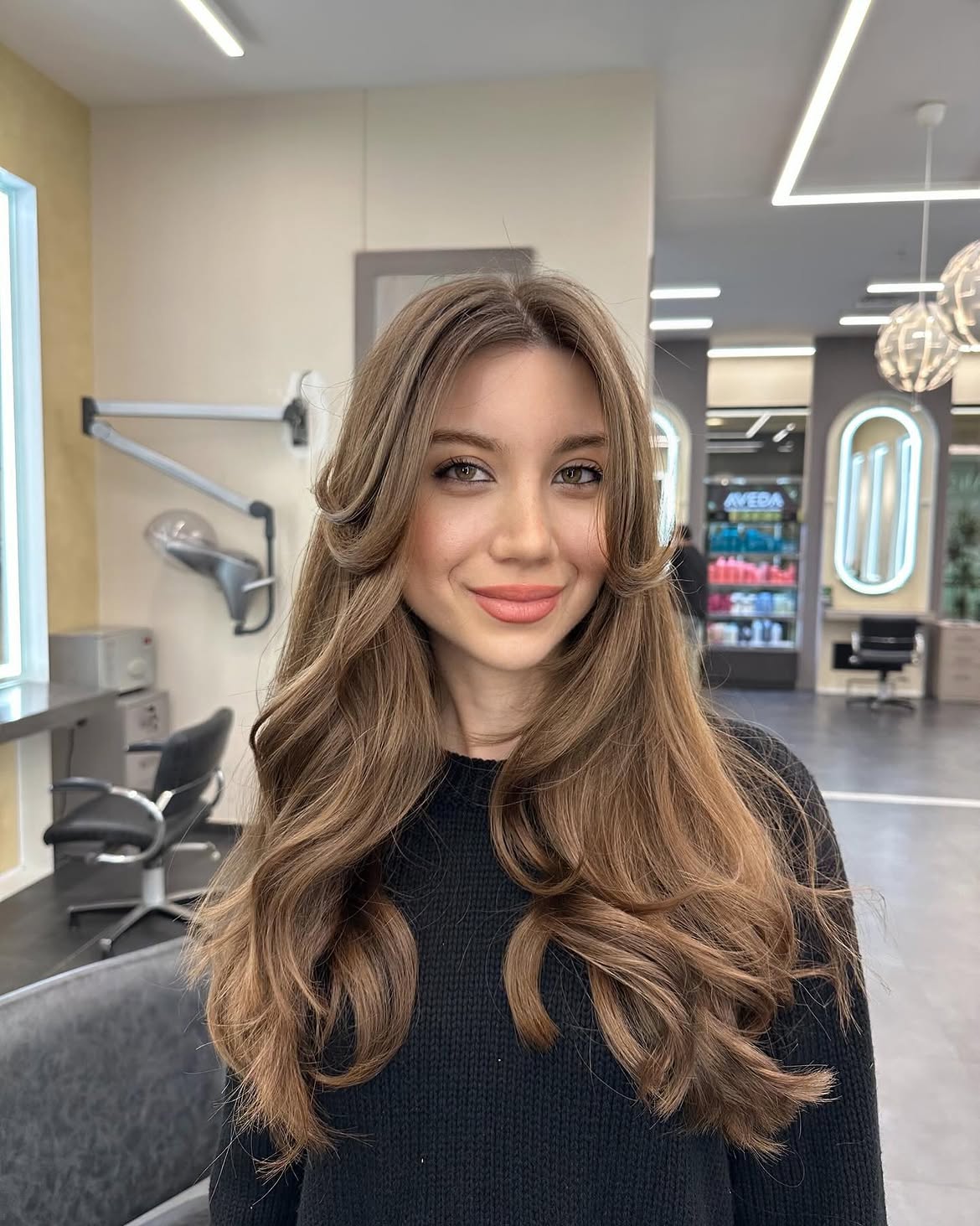 Soft Face-Framing Layers With Voluminous Waves
