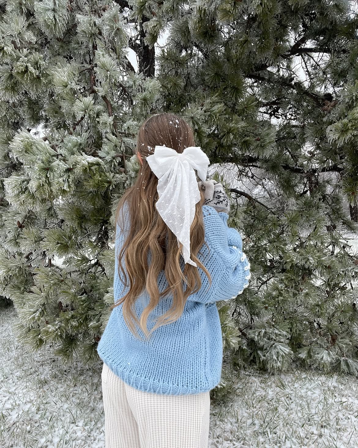 Soft Wavy Half Up Hairstyle With Oversized White Bow