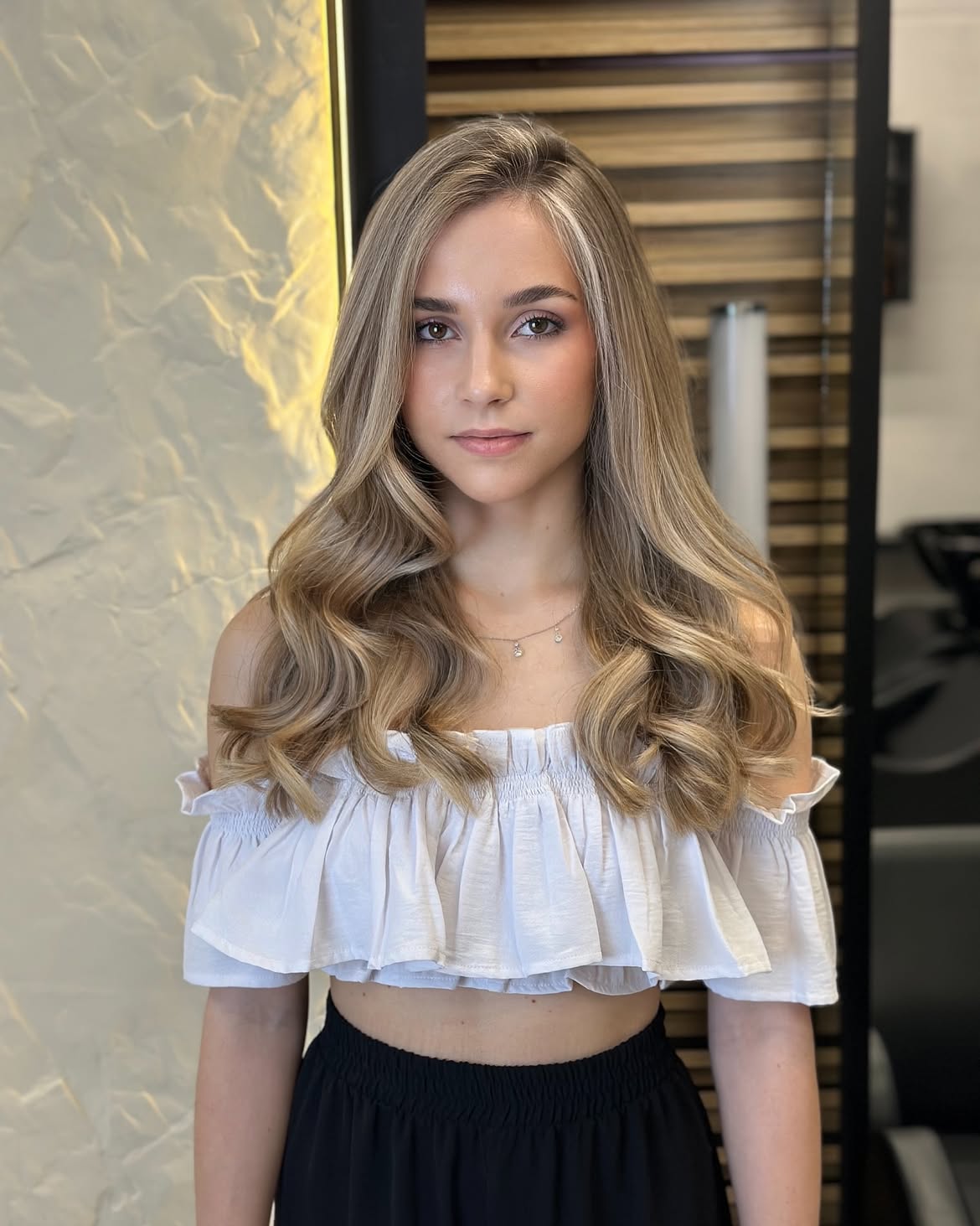 Sun-Kissed Honey Blonde Waves With Face-Framing Highlights