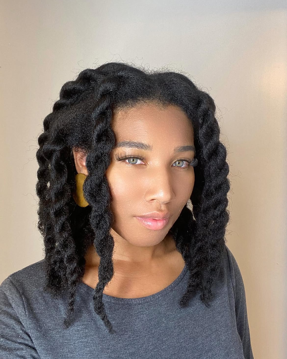 Textured Two-Strand Twists with Defined Coil Ends