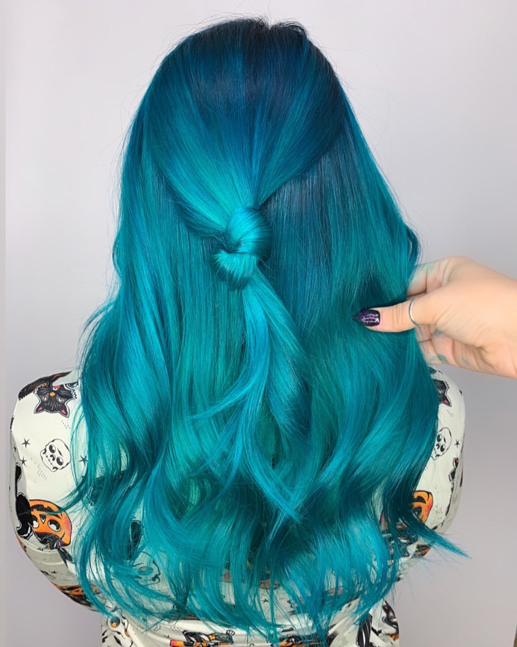 Vibrant Teal Half-Up Knot With Loose Waves