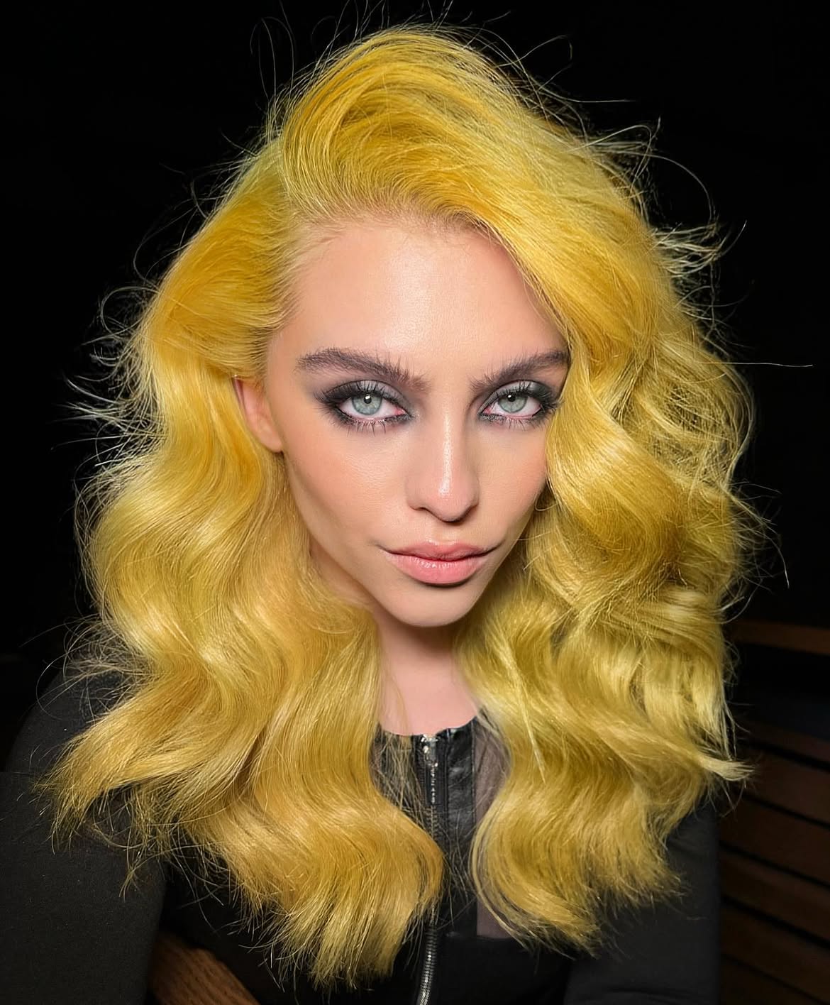 Voluminous Electric Yellow Waves With Deep Side Part