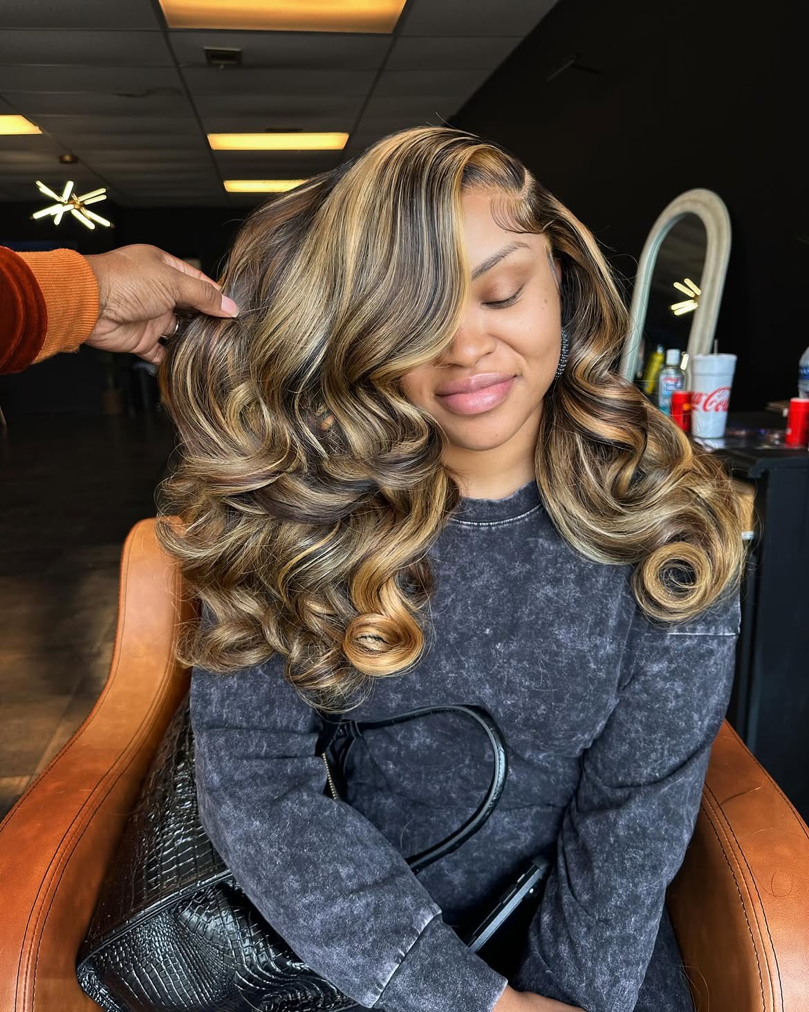 Voluminous Honey Blonde Body Waves