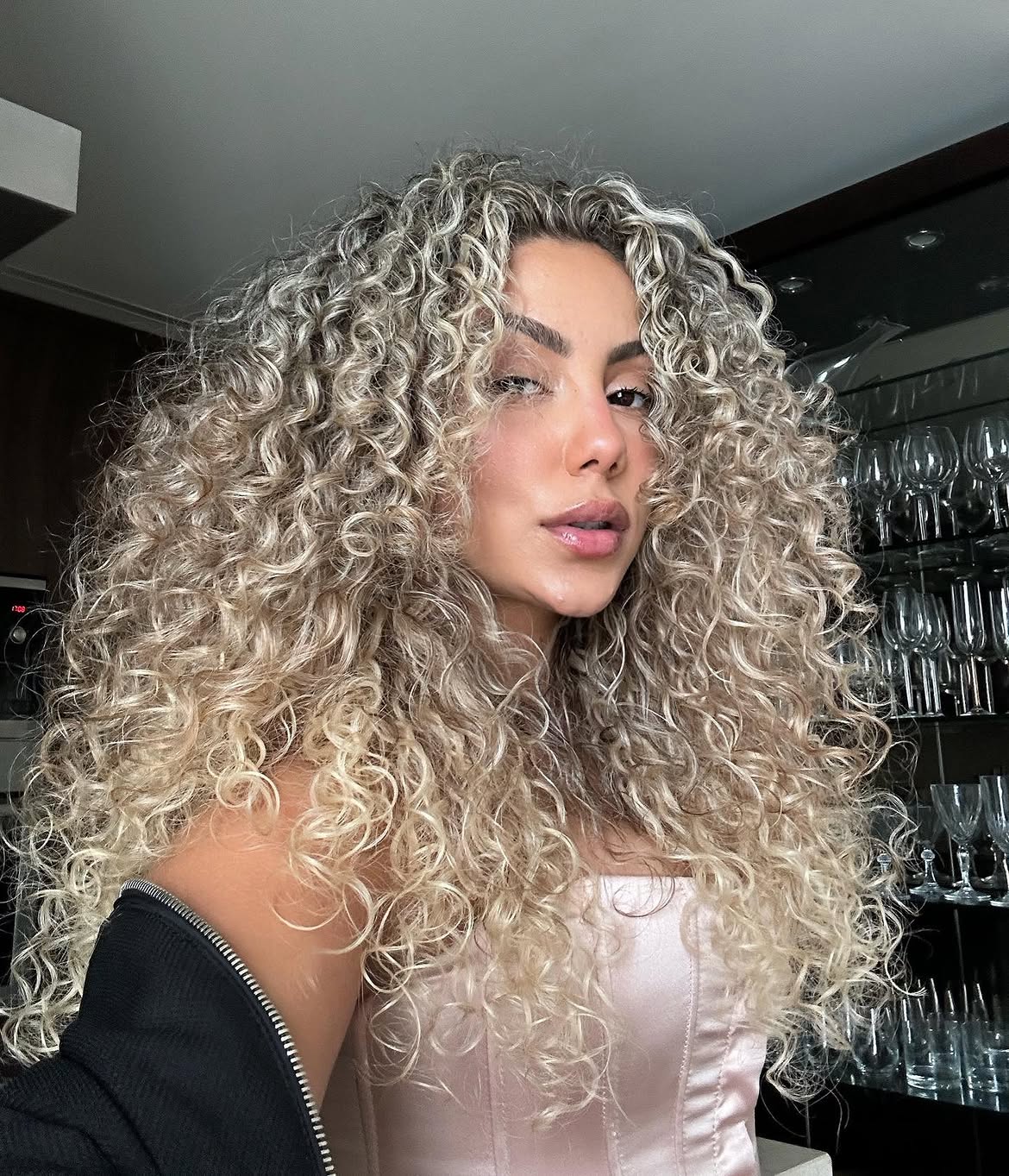 Voluminous Honey Blonde Curls With Face-Framing Highlights