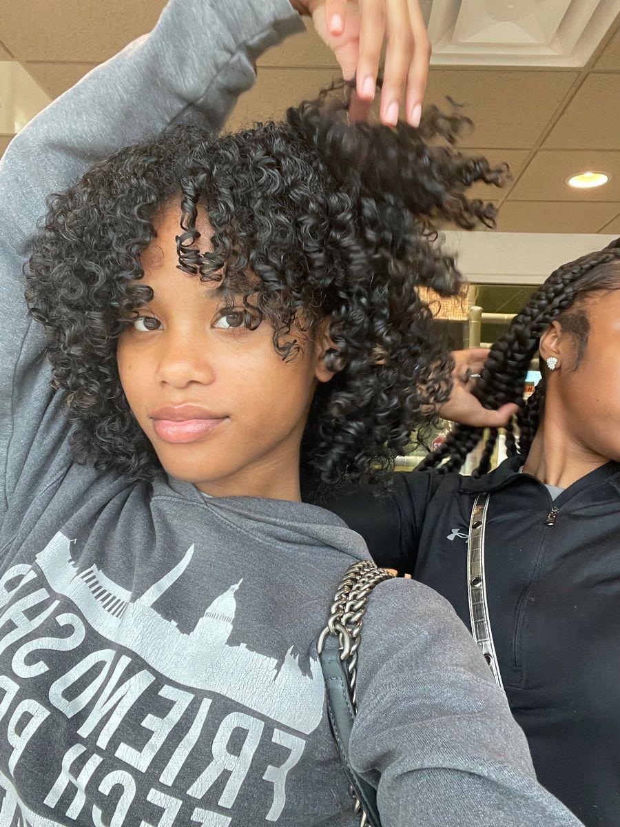 Mid-Back Black Curls With Subtle Highlights Mid-Back Black Curls With Subtle Highlights — 3c Hairstyles