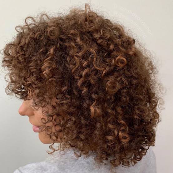Shoulder Length Warm Brown Waves With Caramel Highlights Shoulder Length Warm Brown Waves With Caramel Highlights — 3c Hairstyles