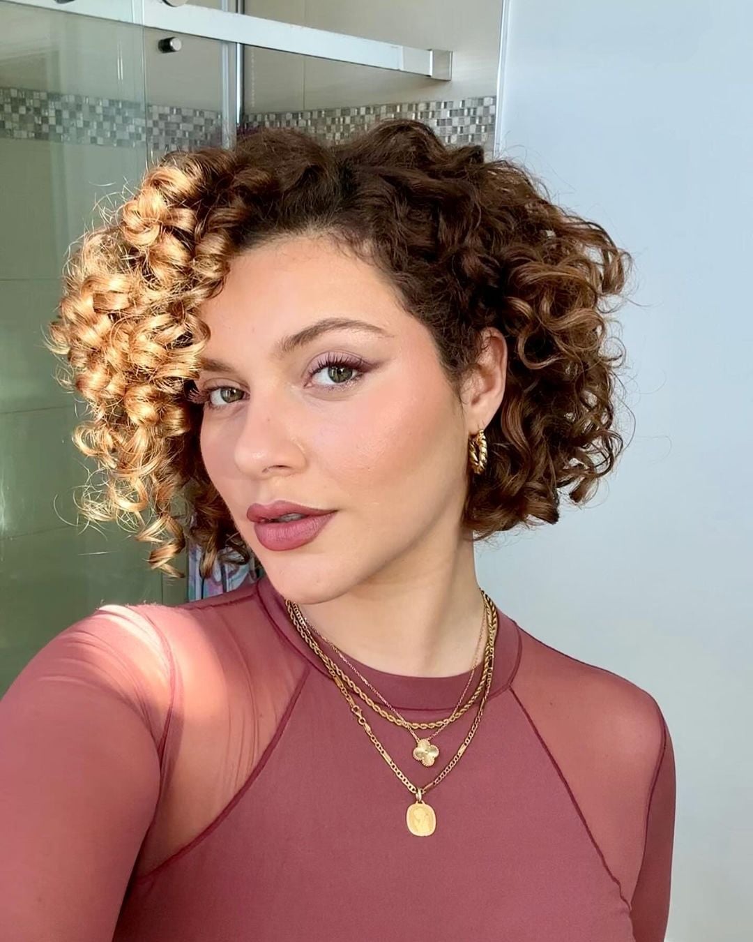 Collarbone Bob With Honey Blonde Tones Collarbone Bob With Honey Blonde Tones — 3c Hairstyles