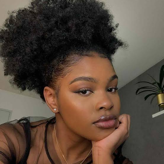 Short Voluminous Ear Length Afro With Showcasing Its Natural Texture — 4b Hairstyles