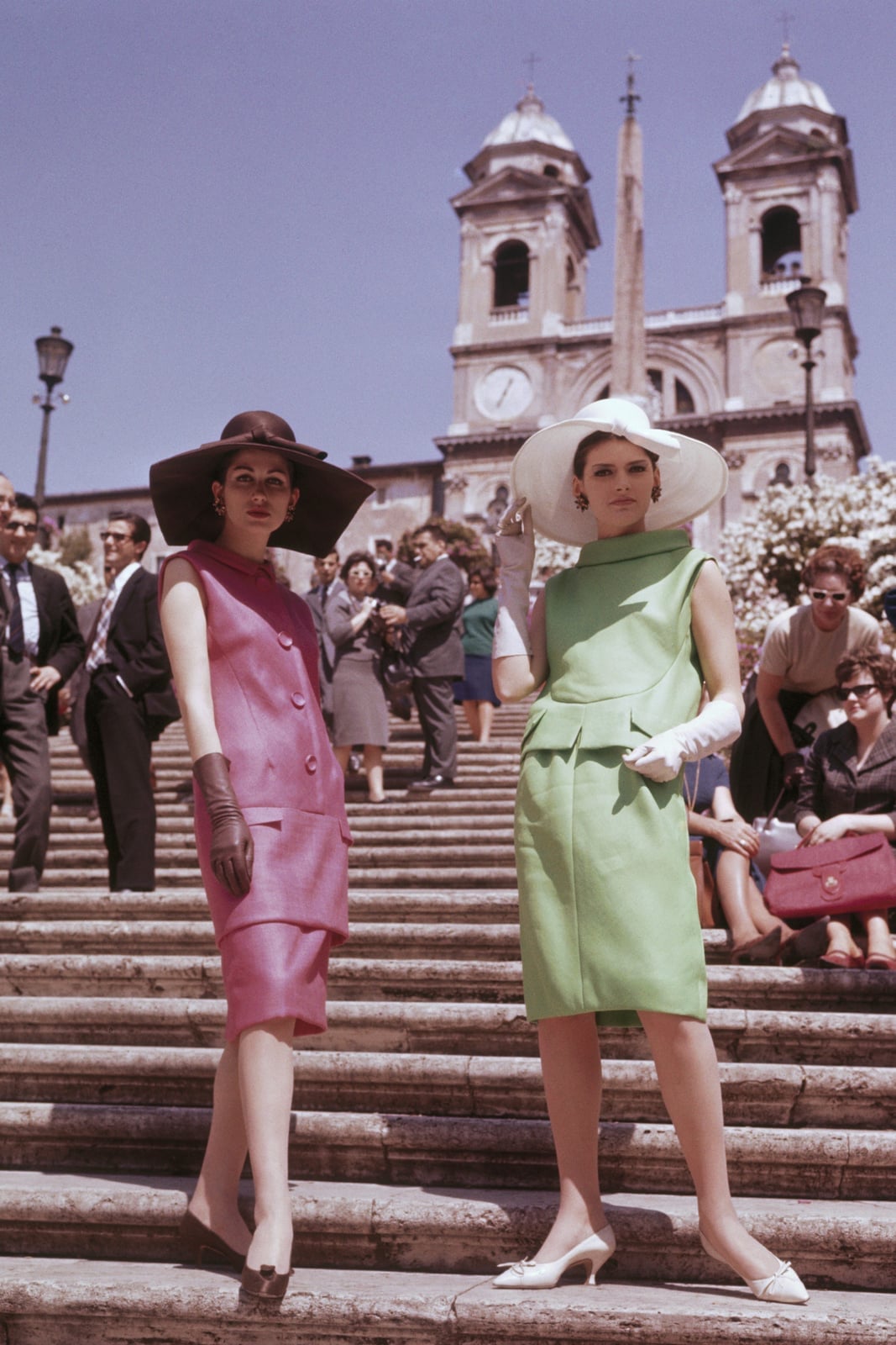 A-Line Shift Dress With Wide Brim Hat A-Line Shift Dress With Wide Brim Hat — 60s Outfits