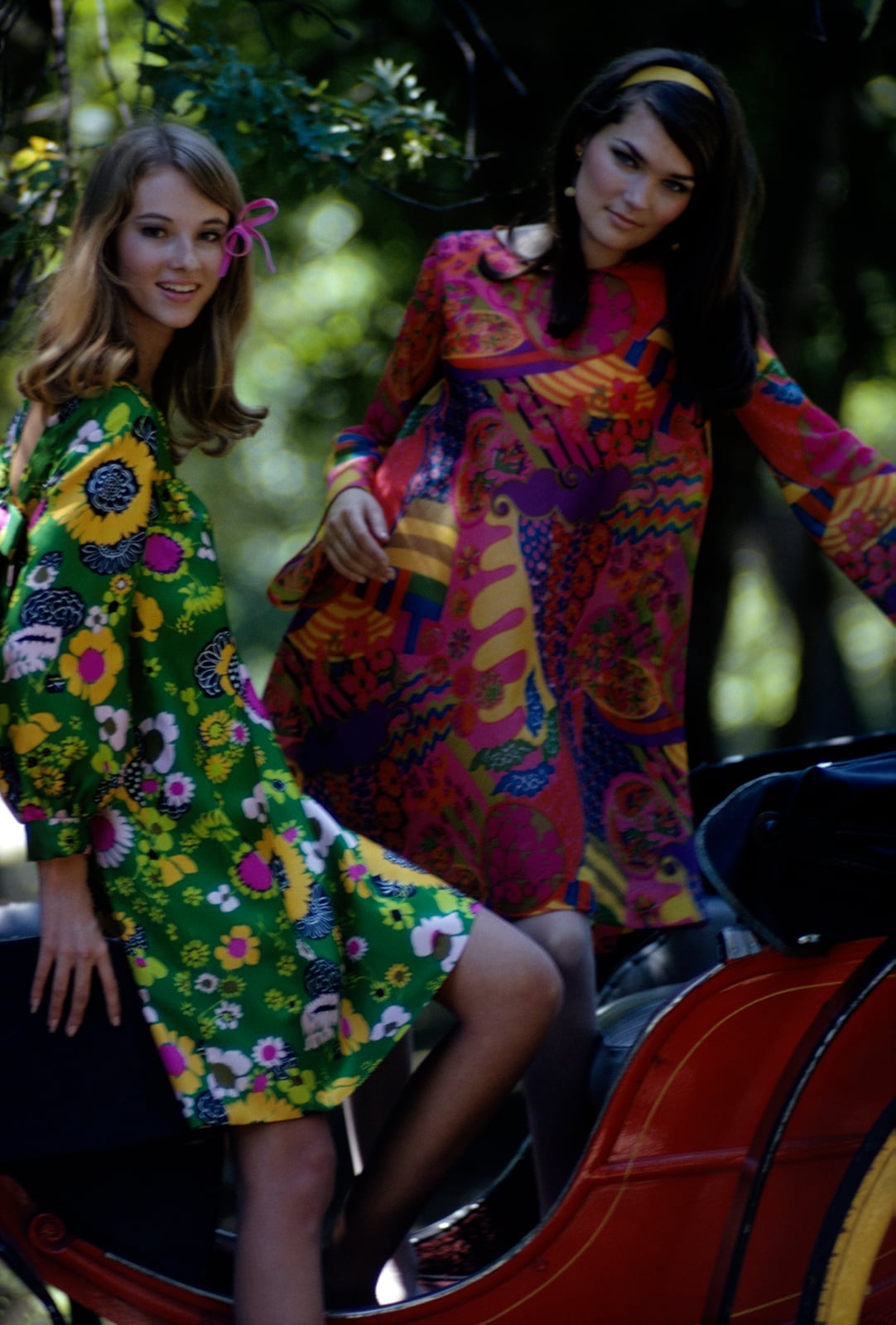 Geometric Print Mini Dresses With Mary Janes Geometric Print Mini Dresses With Mary Janes — 60s Outfits
