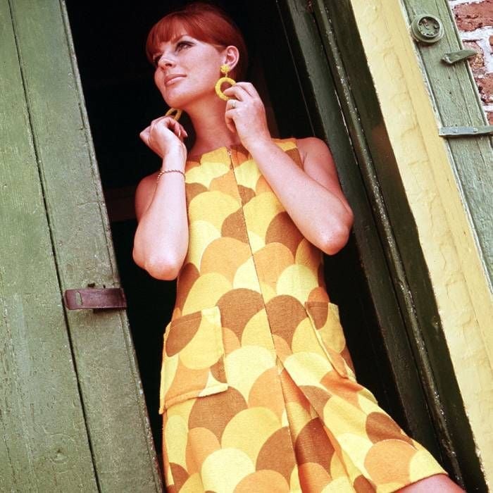 Geometric Print Mini Dress With White Sandals Geometric Print Mini Dress With White Sandals — 60s Outfits