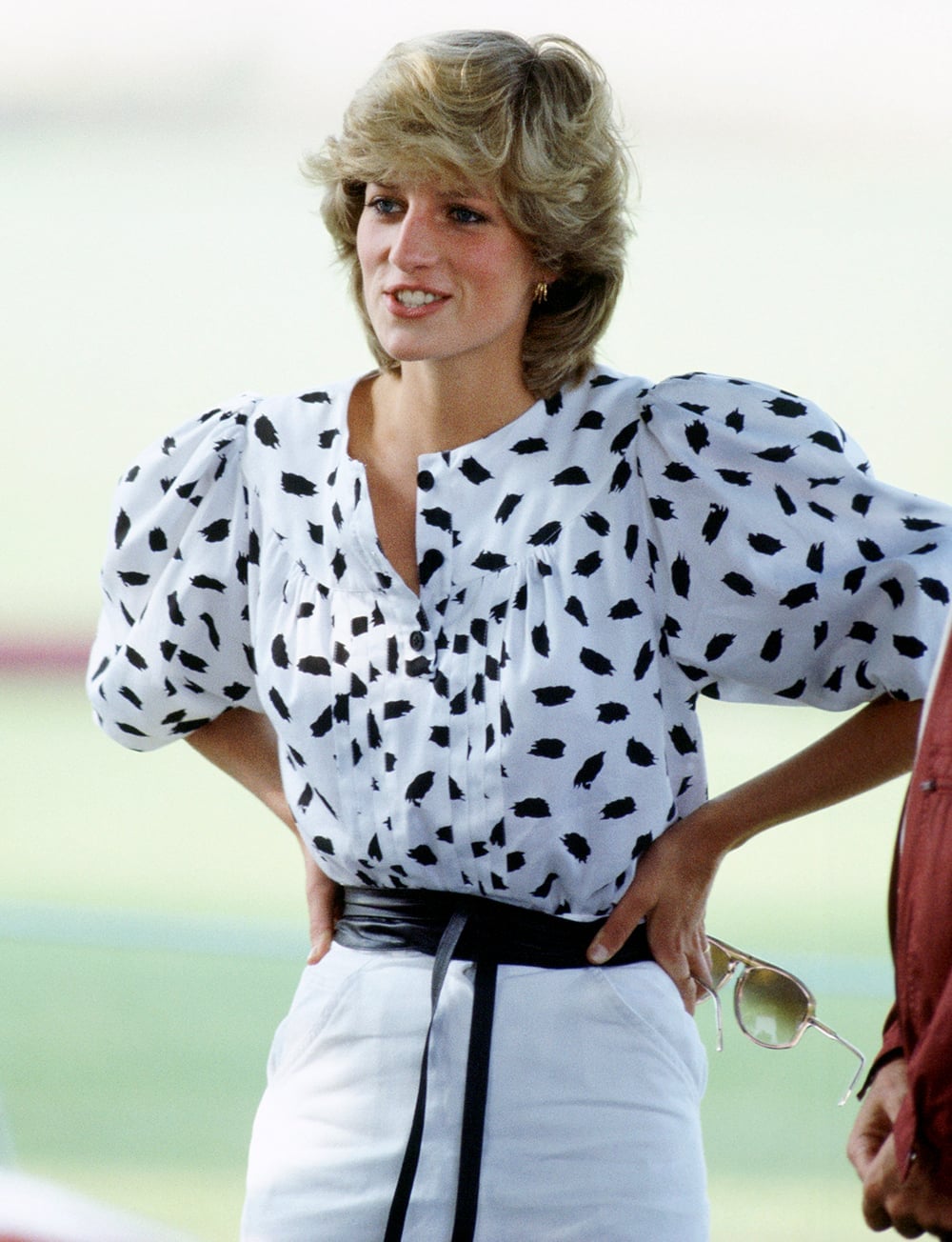 Voluminous Puffy Sleeves and High-Waisted Pants Voluminous Puffy Sleeves and High-Waisted Pants — 80s Style