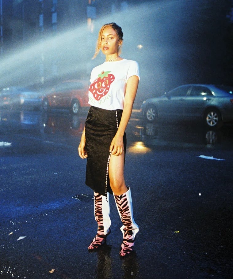 Graphic T-Shirt with High-Slit Skirt and Zebra Boots Graphic T-Shirt with High-Slit Skirt and Zebra Boots — 90s Party Outfit