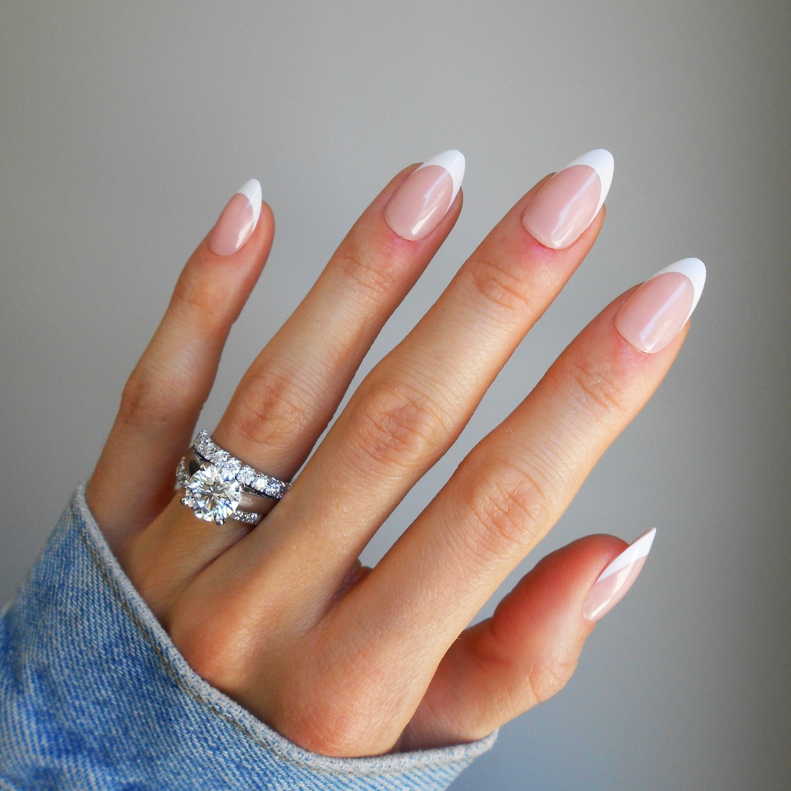 Classic White French Short Almond Nails Classic White French Short Almond Nails — Almond French Tip Nails