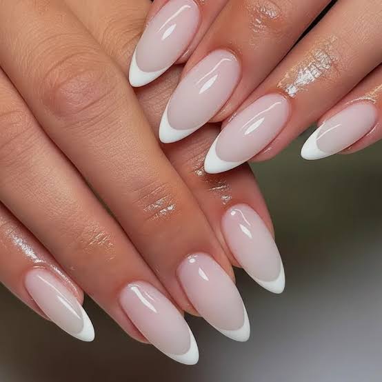 Milky Nude White French Medium Almond With миндаль средней длины Milky Nude White French Medium Almond With миндаль средней длины — Almond French Tip Nails