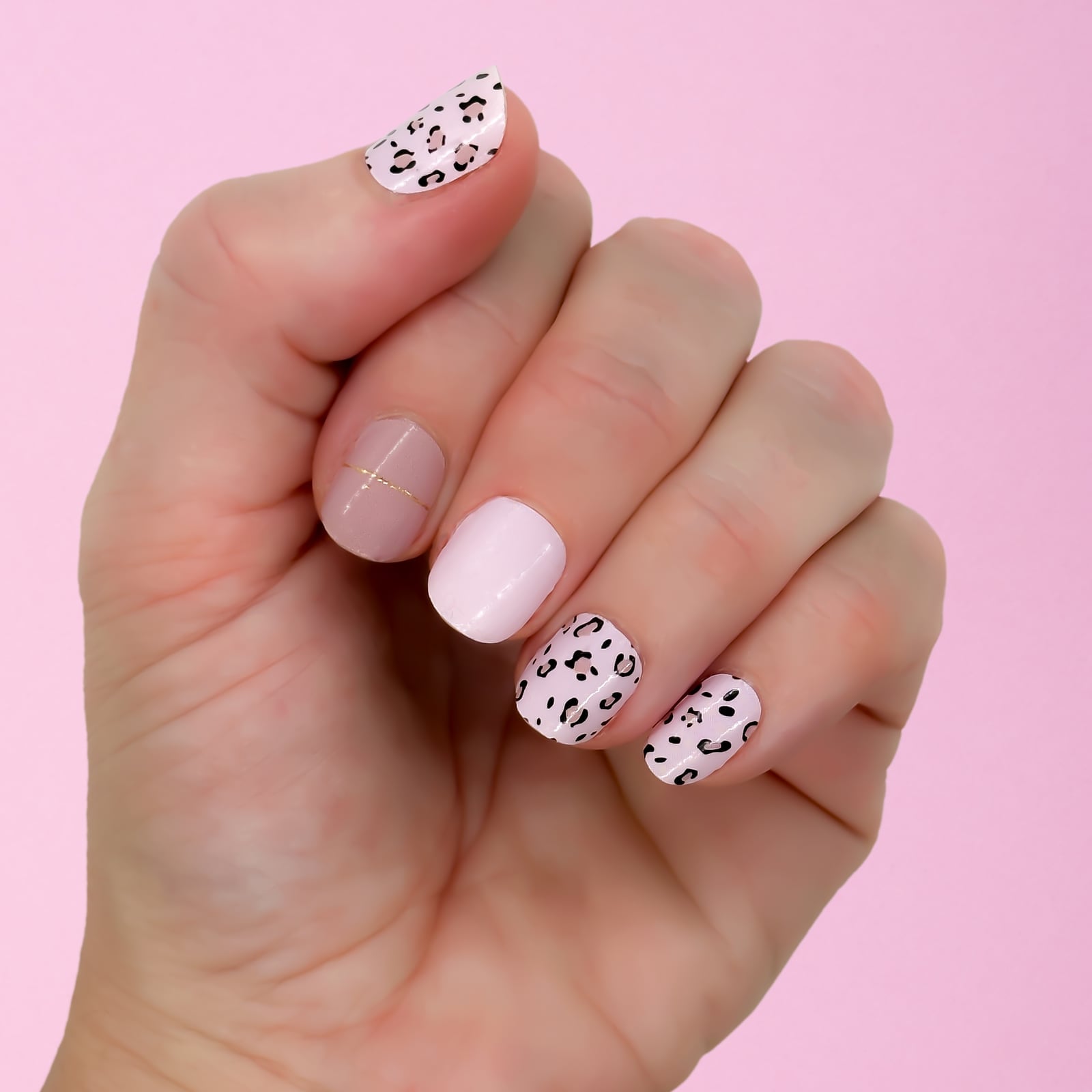 Short Square Leopard Print with Gold Line Accent Short Square Leopard Print with Gold Line Accent — Animal Print Nails